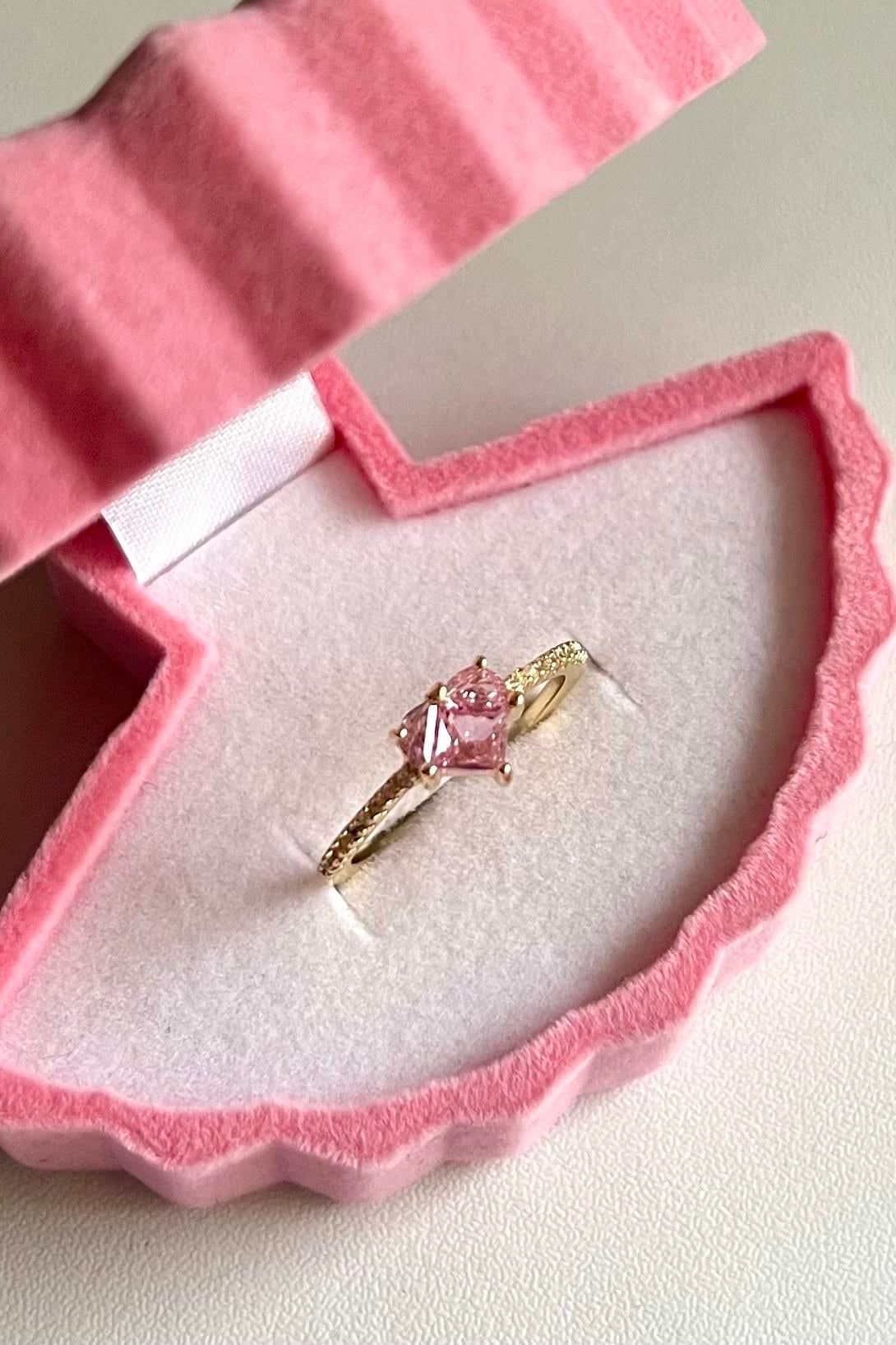 Pembe Kalpli Yüzük
