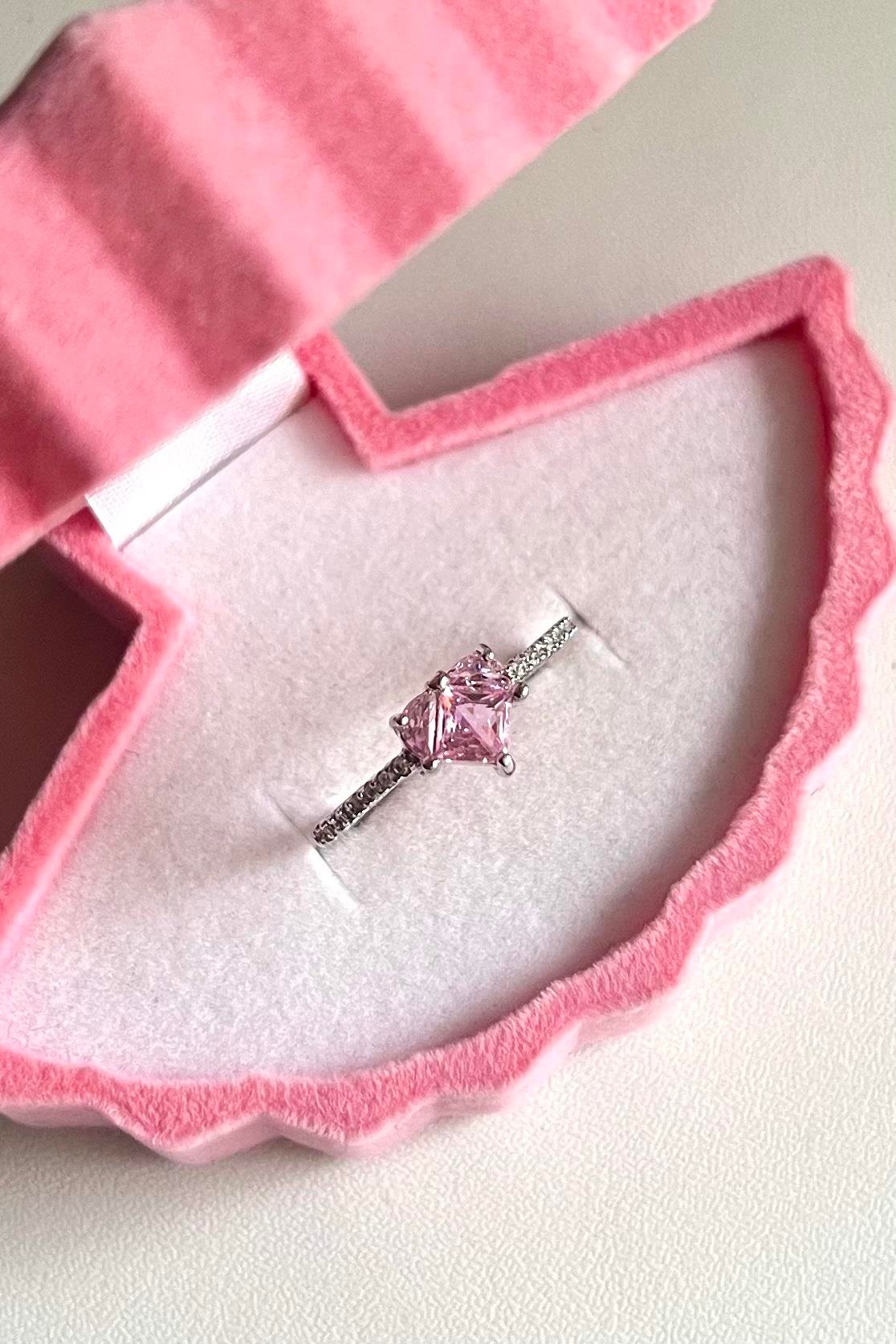 Pembe Kalpli Yüzük