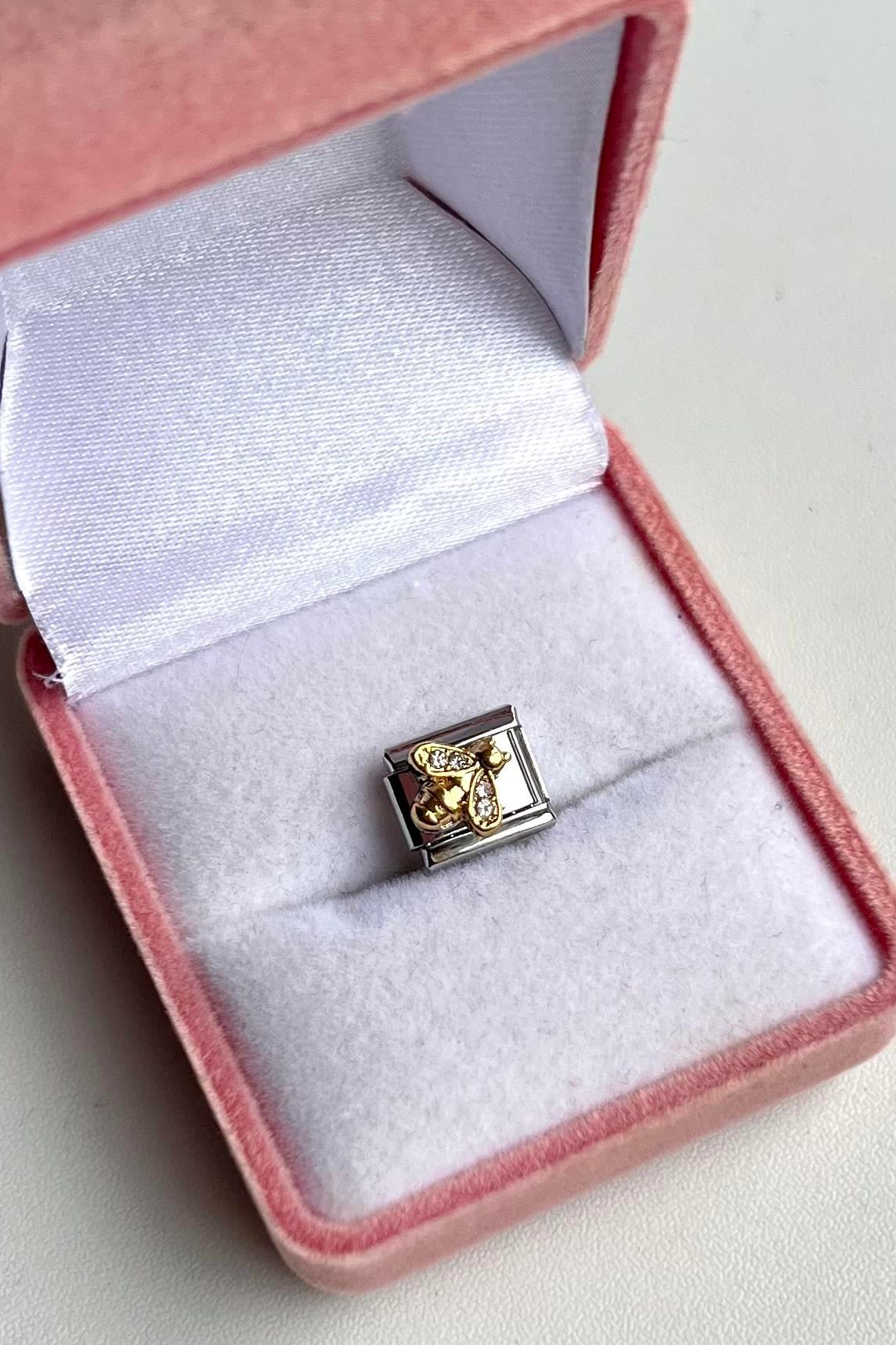 Taşlı Arı Nomi Charm