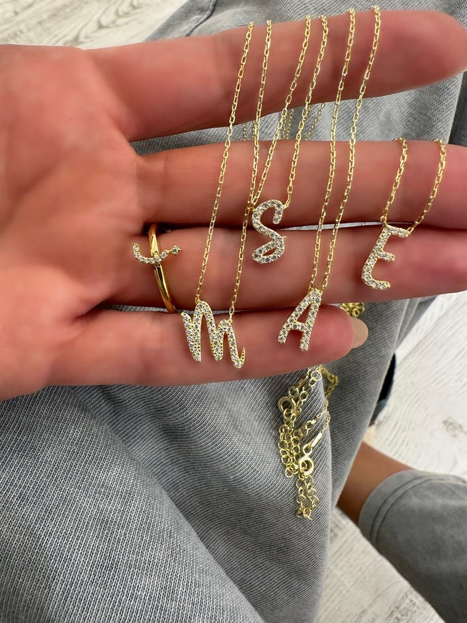 DİKEY İTALİK HARF KOLYE