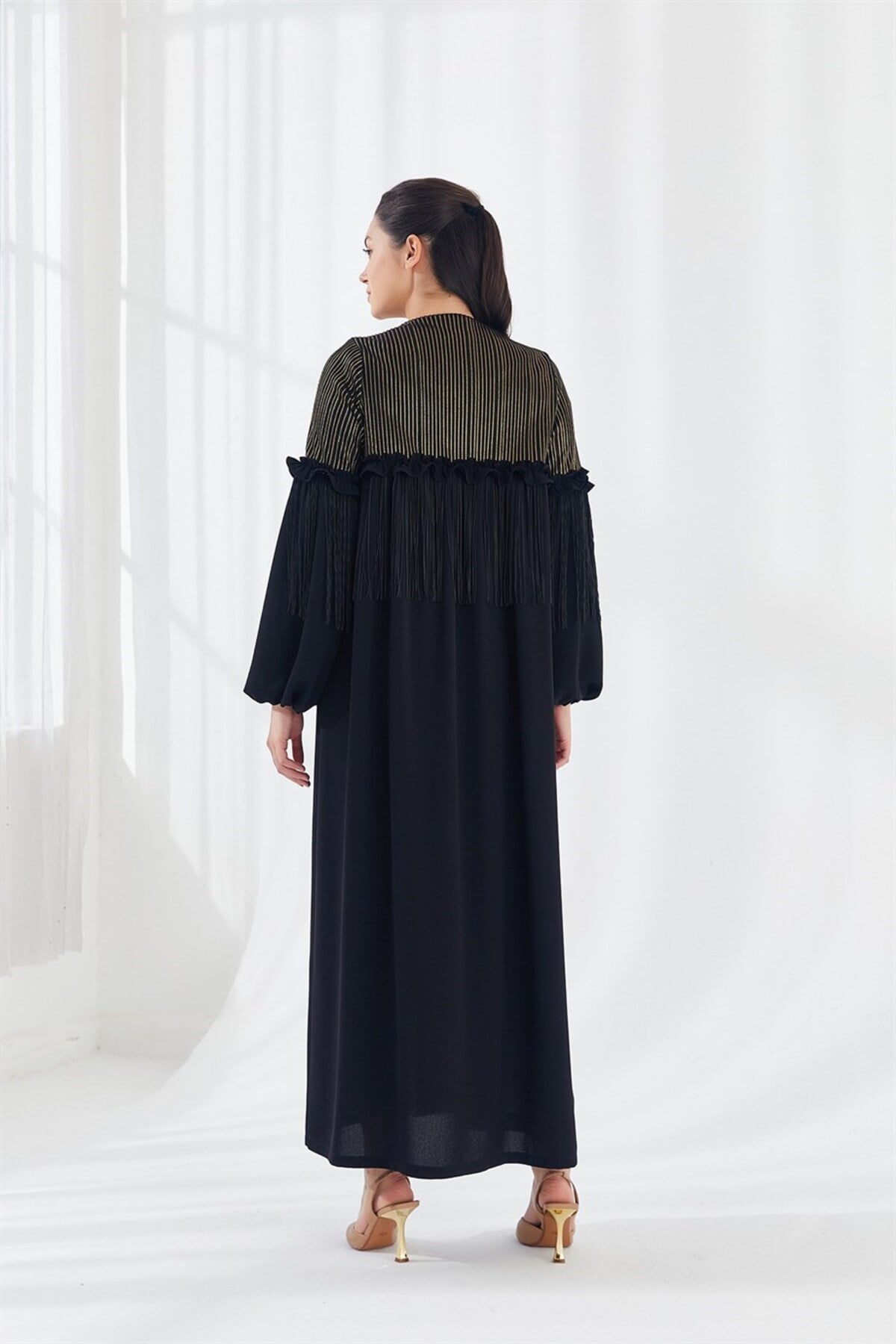 Boncuk İşlemeli Püsküllü Abaya Siyah