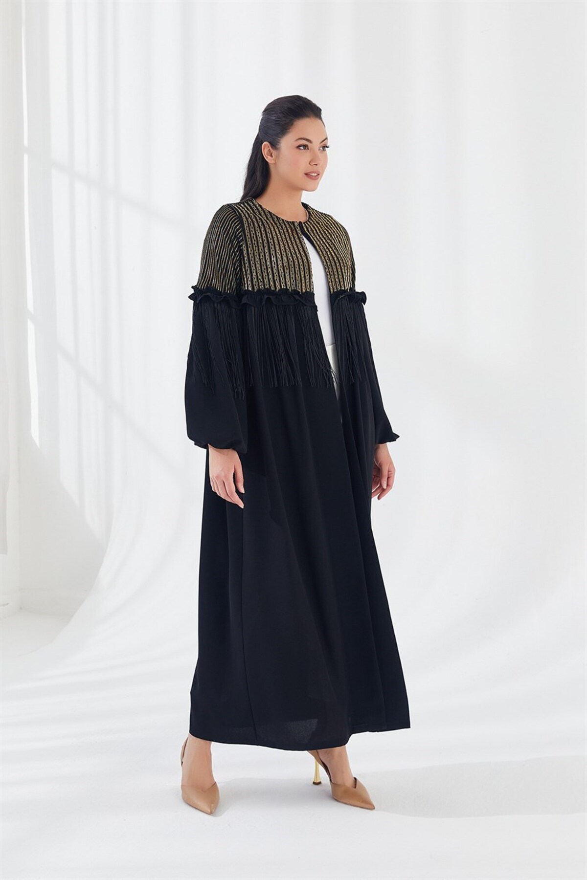 Boncuk İşlemeli Püsküllü Abaya Siyah