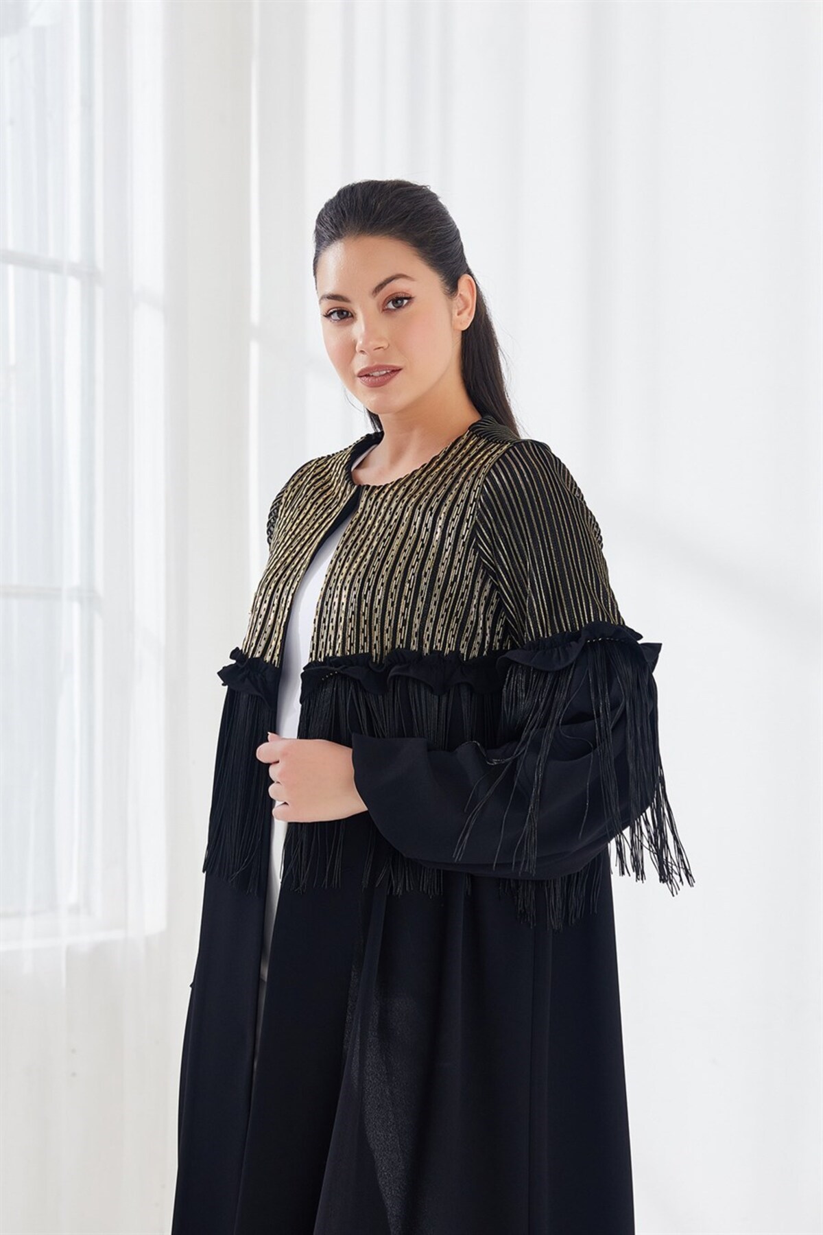 Boncuk İşlemeli Püsküllü Abaya Siyah