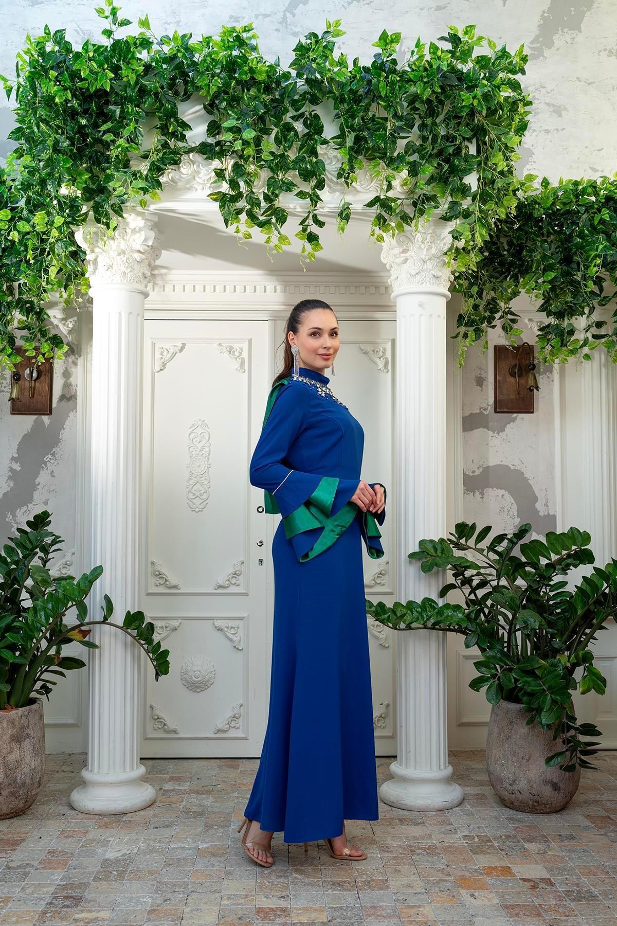 El İşlemeli Elbise Saks