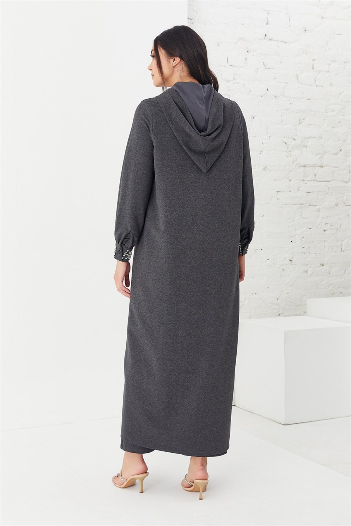 İki İplik Kapsonlu Kolu Taşlı Bluz Pantolon Abaya Üçlü Takım Gri