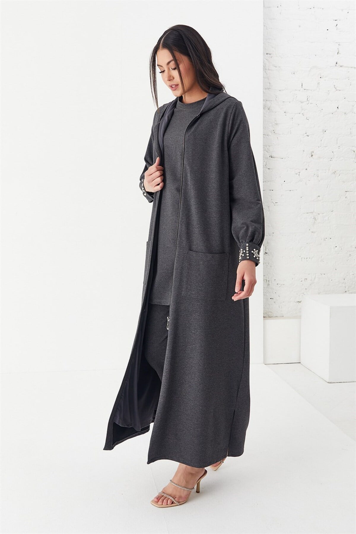 İki İplik Kapsonlu Kolu Taşlı Bluz Pantolon Abaya Üçlü Takım Gri