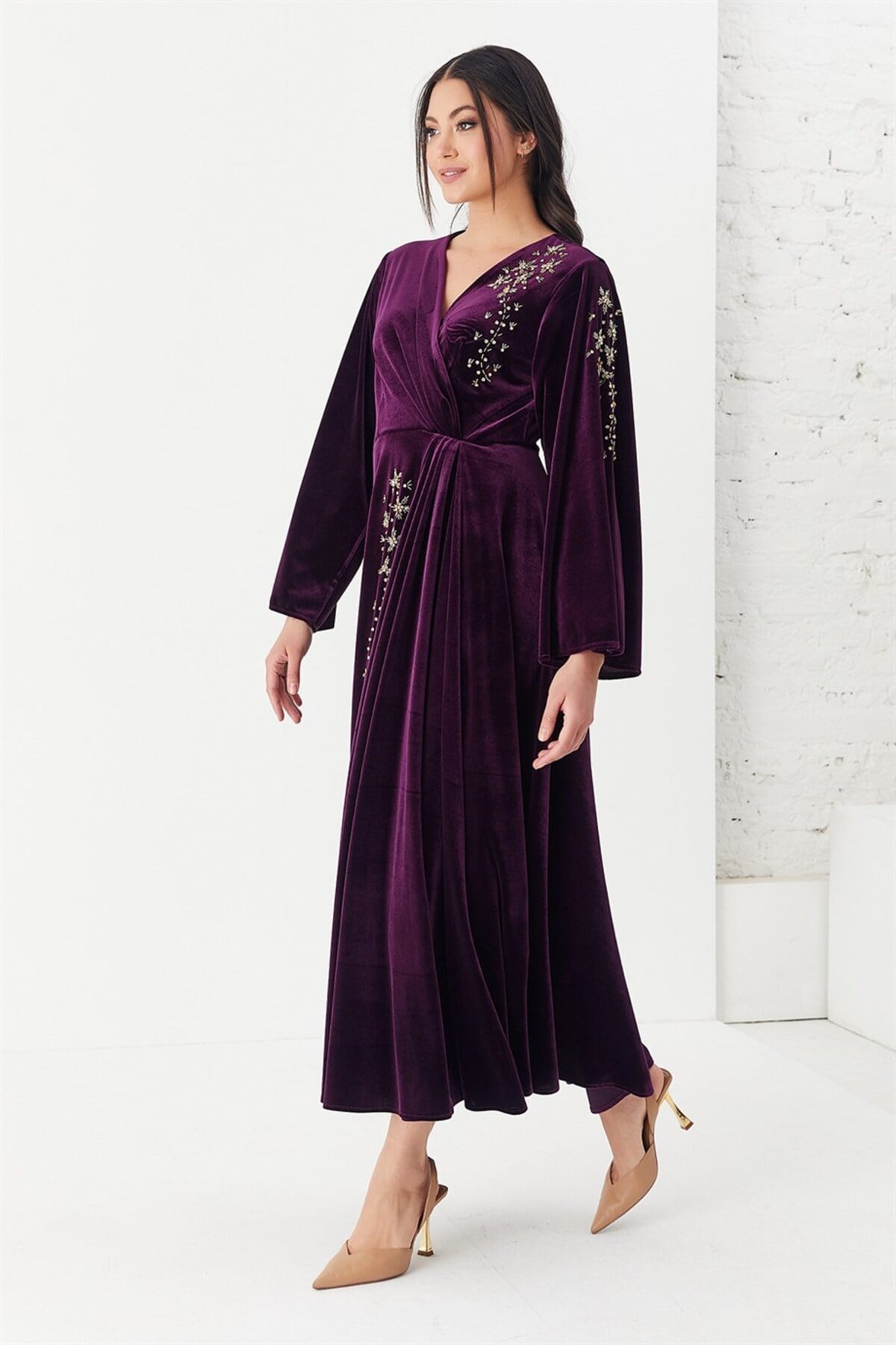Kadife Taş İşlemeli Kruvaze Yaka Elbise Mürdüm