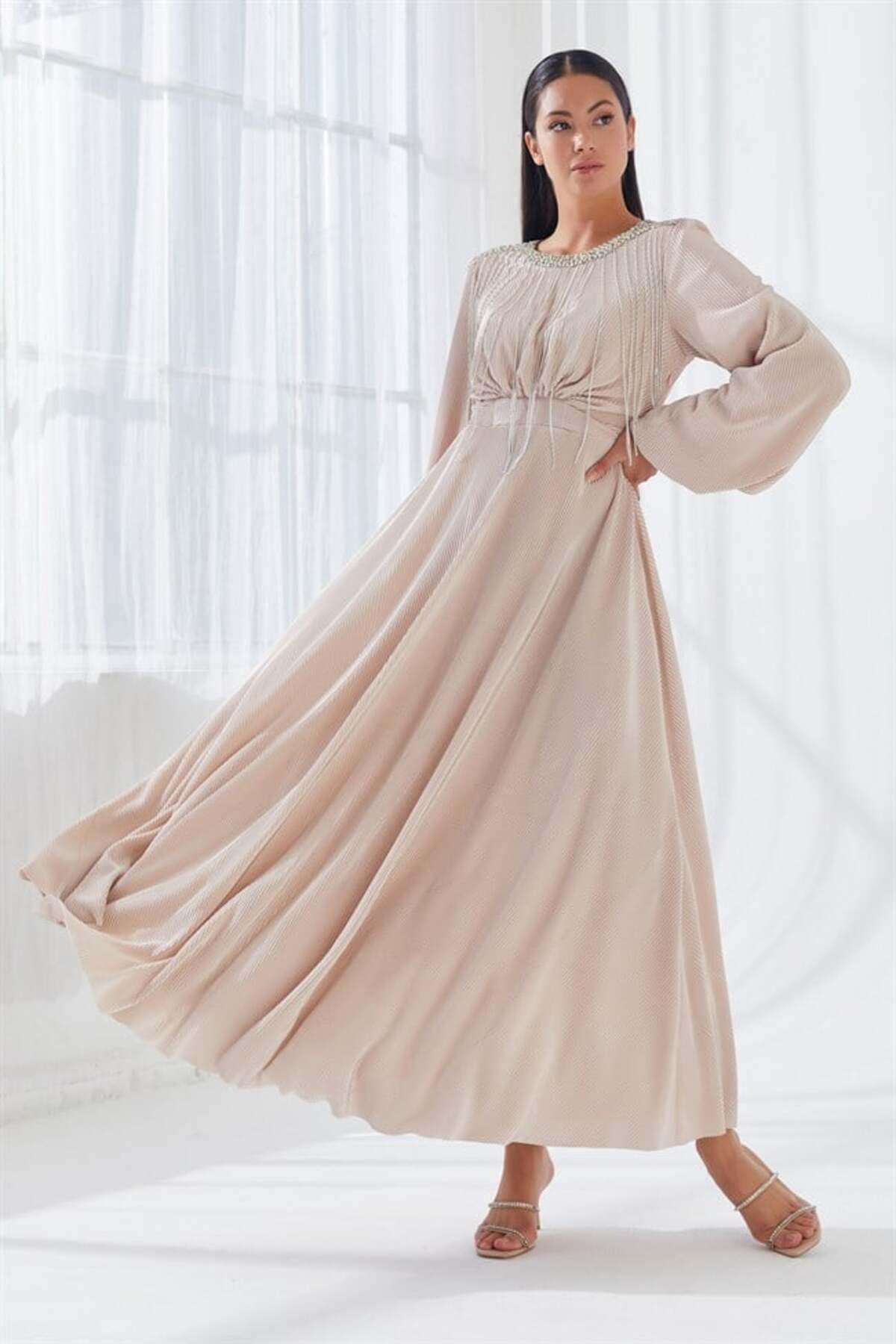 Pliseli Taş İşlemeli Elbise Pudra