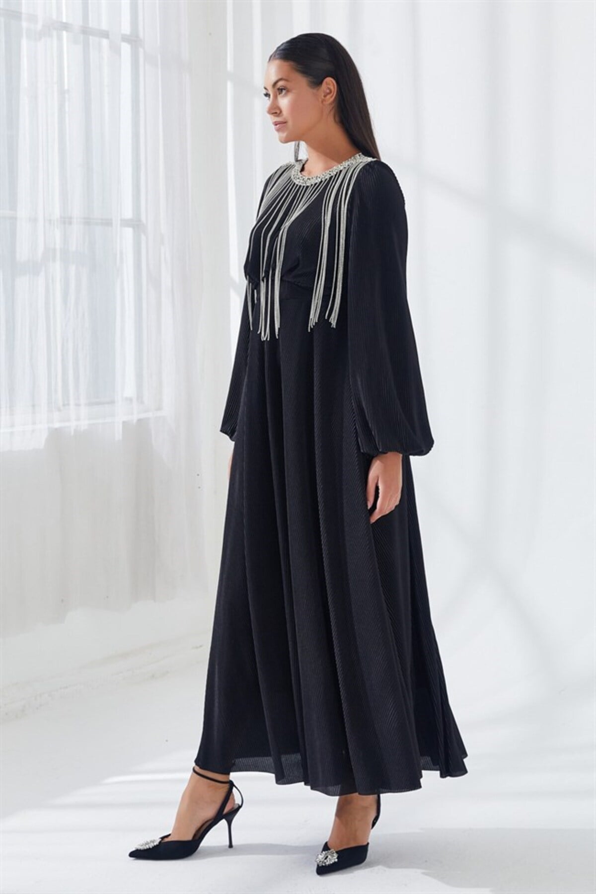Pliseli Taş İşlemeli Elbise Siyah