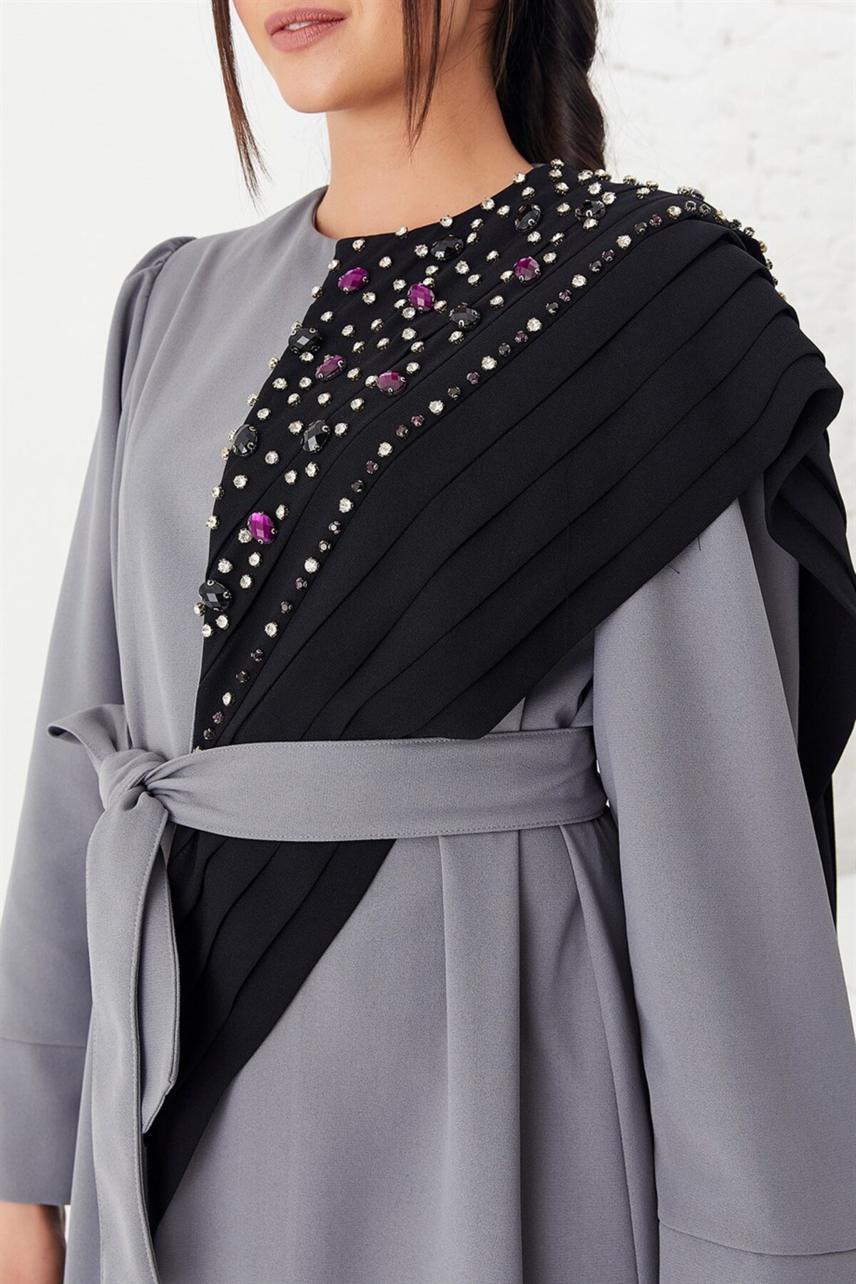Taş İşlemeli Kuşaklı Abaya Gri