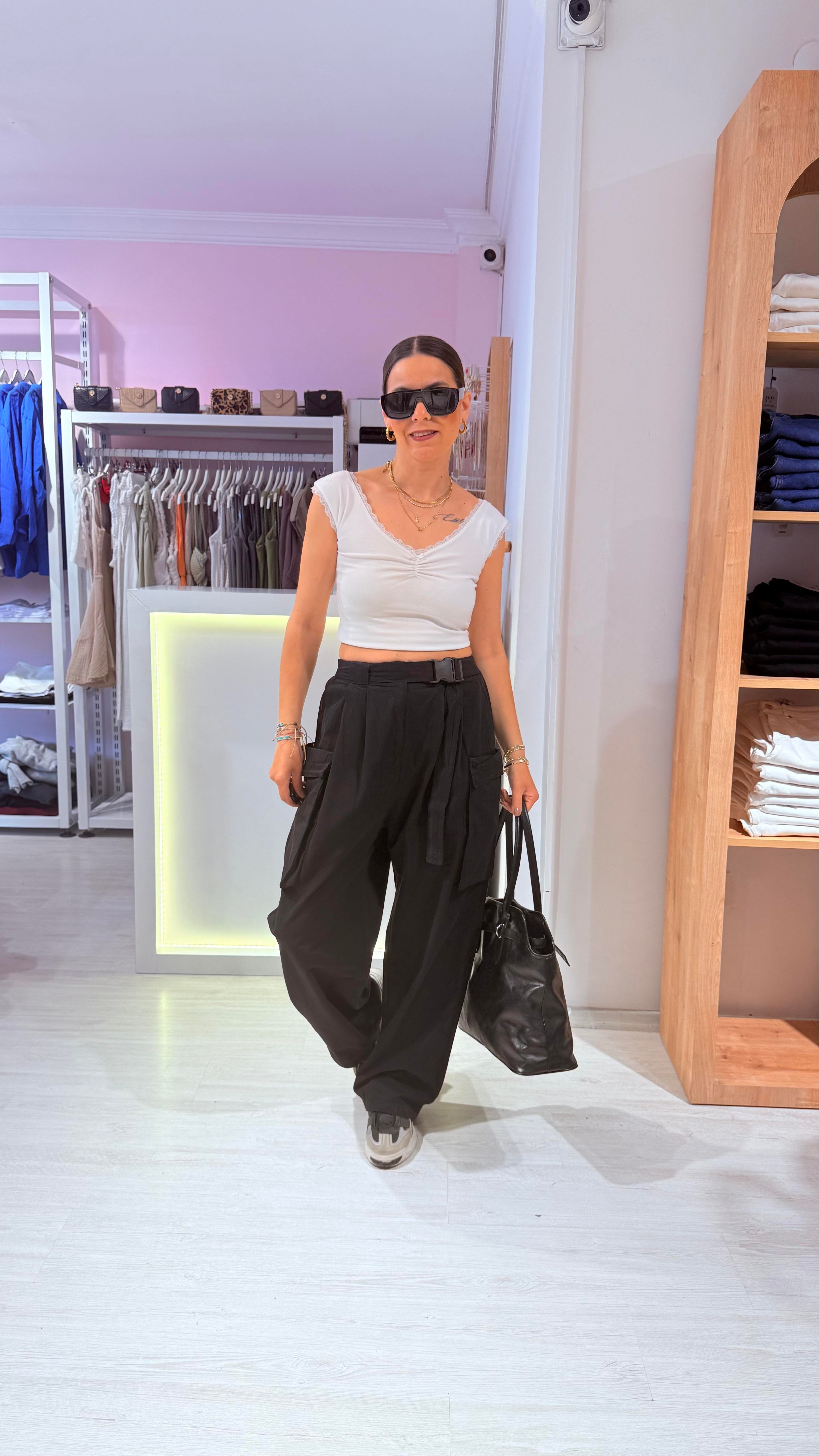 Beyaz Dantelli Crop