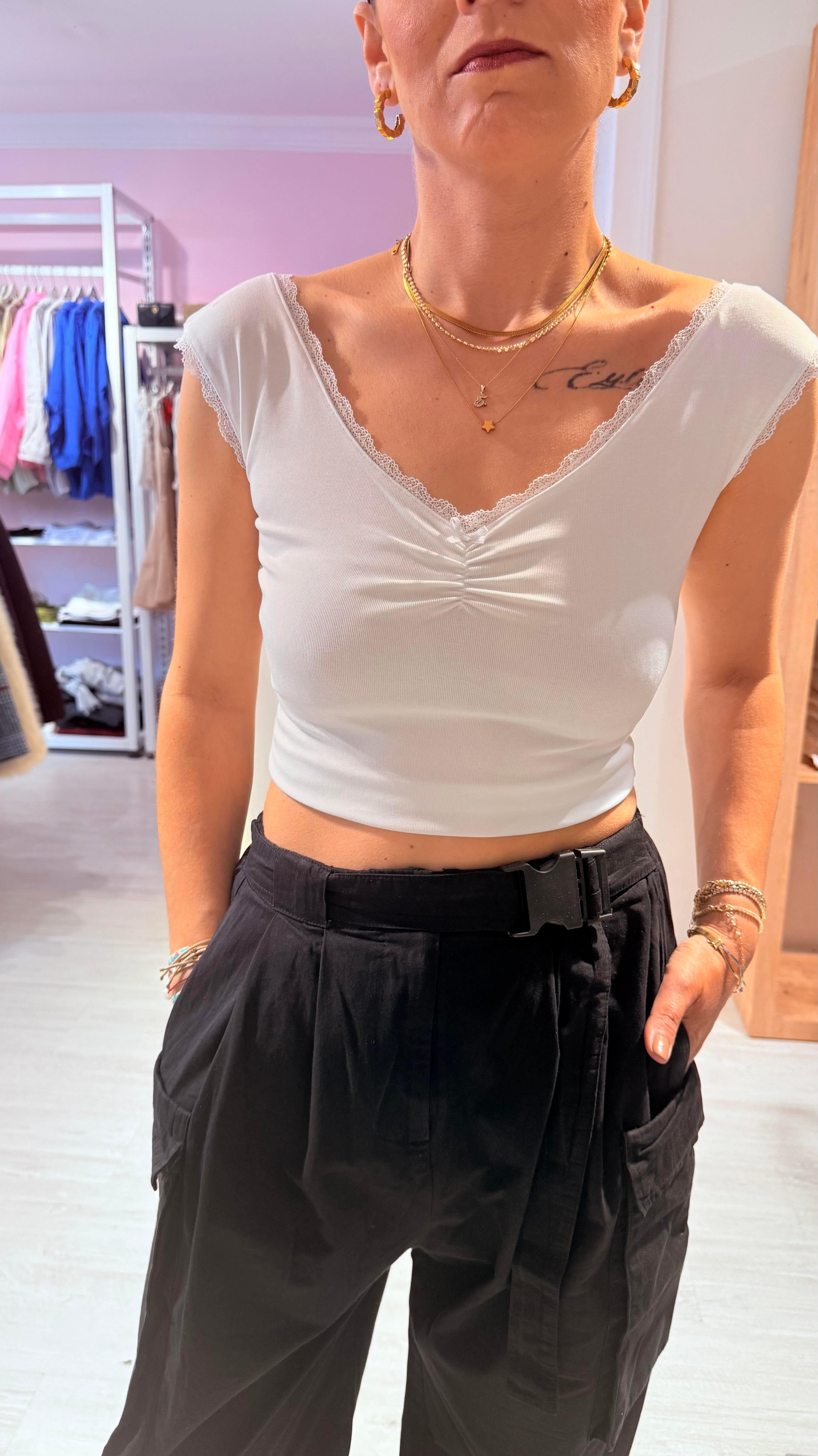 Beyaz Dantelli Crop