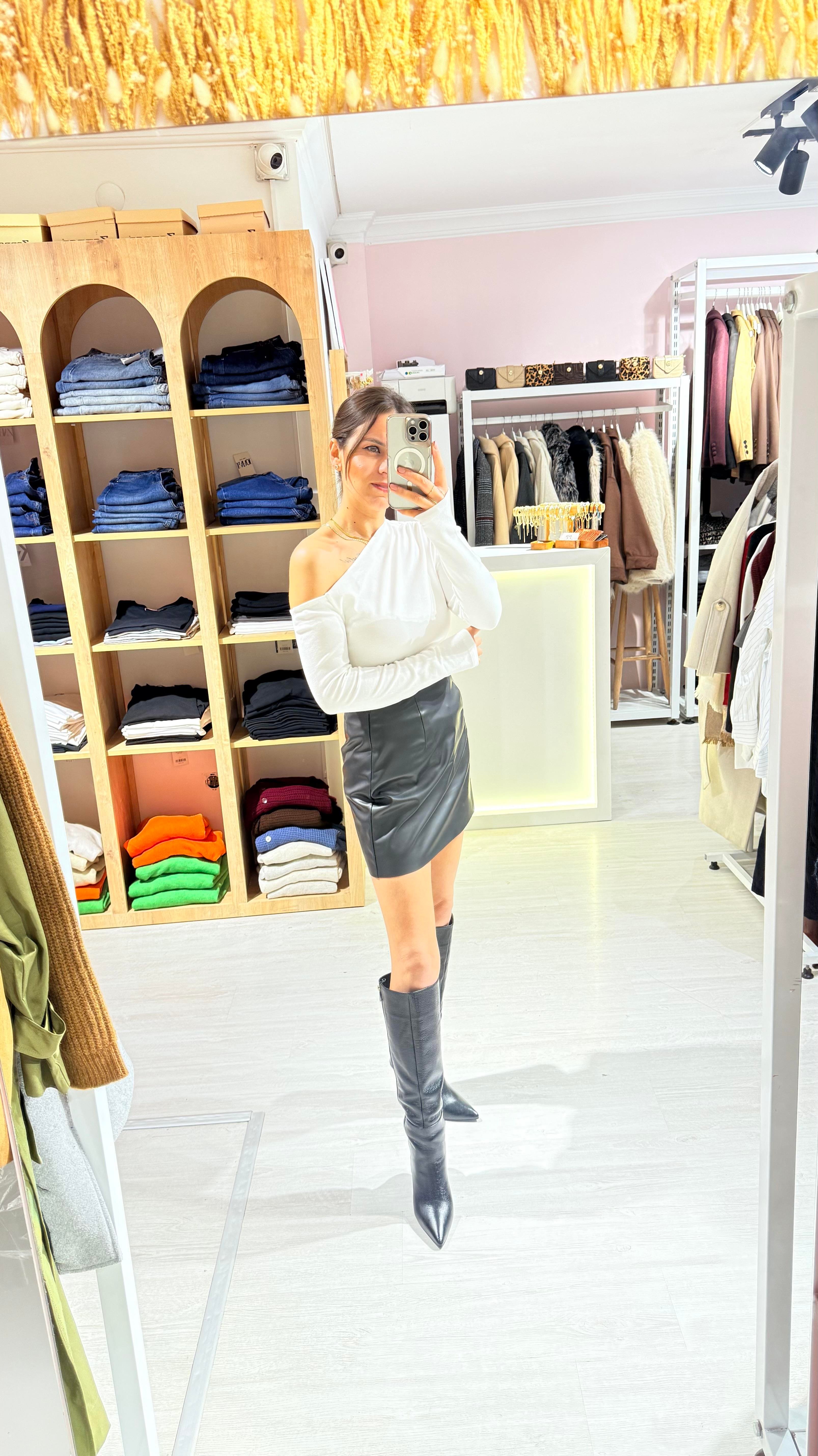 Beyaz Düşük Omuz Body