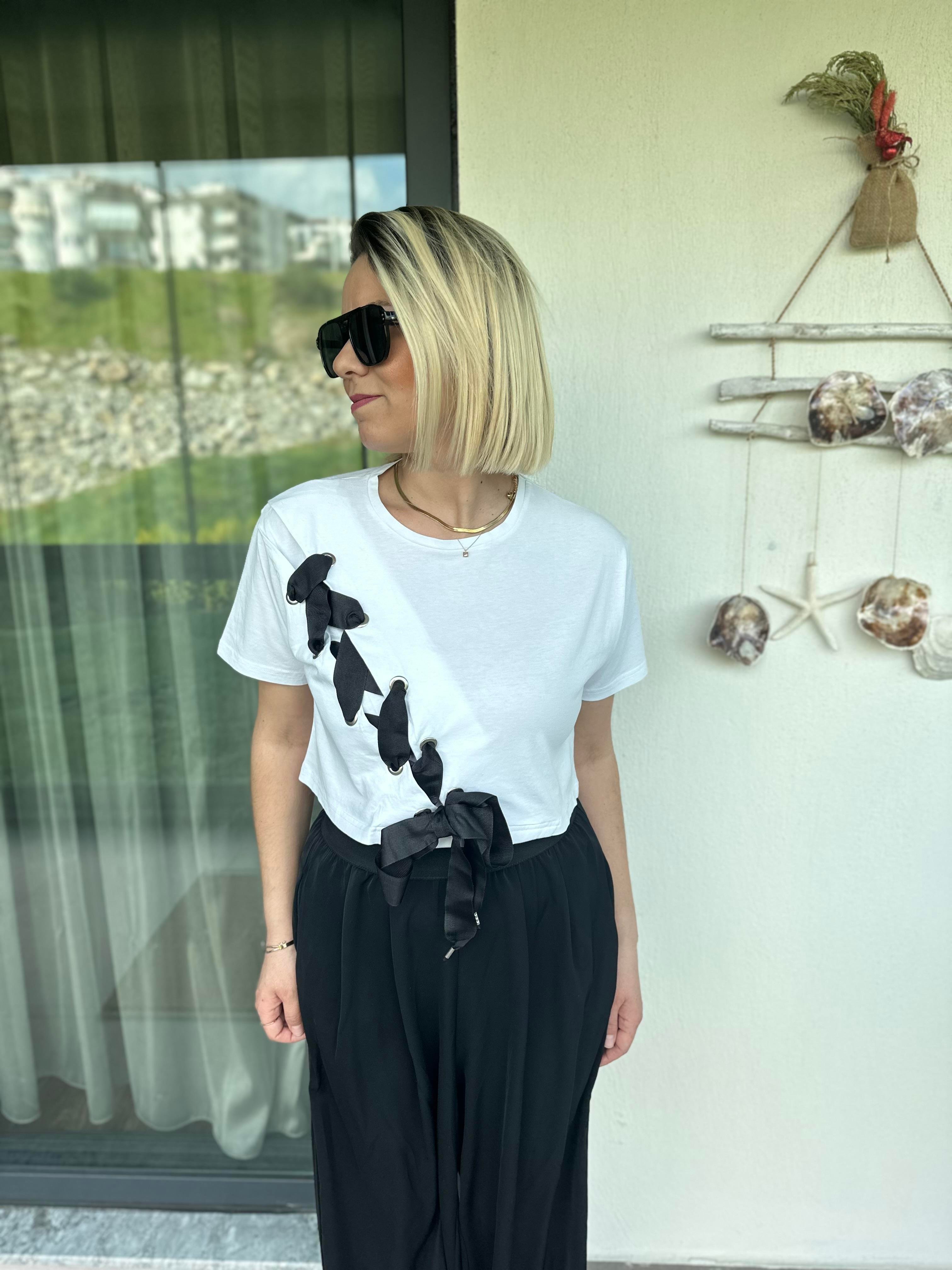 Beyaz Kurdeleli Tshirt