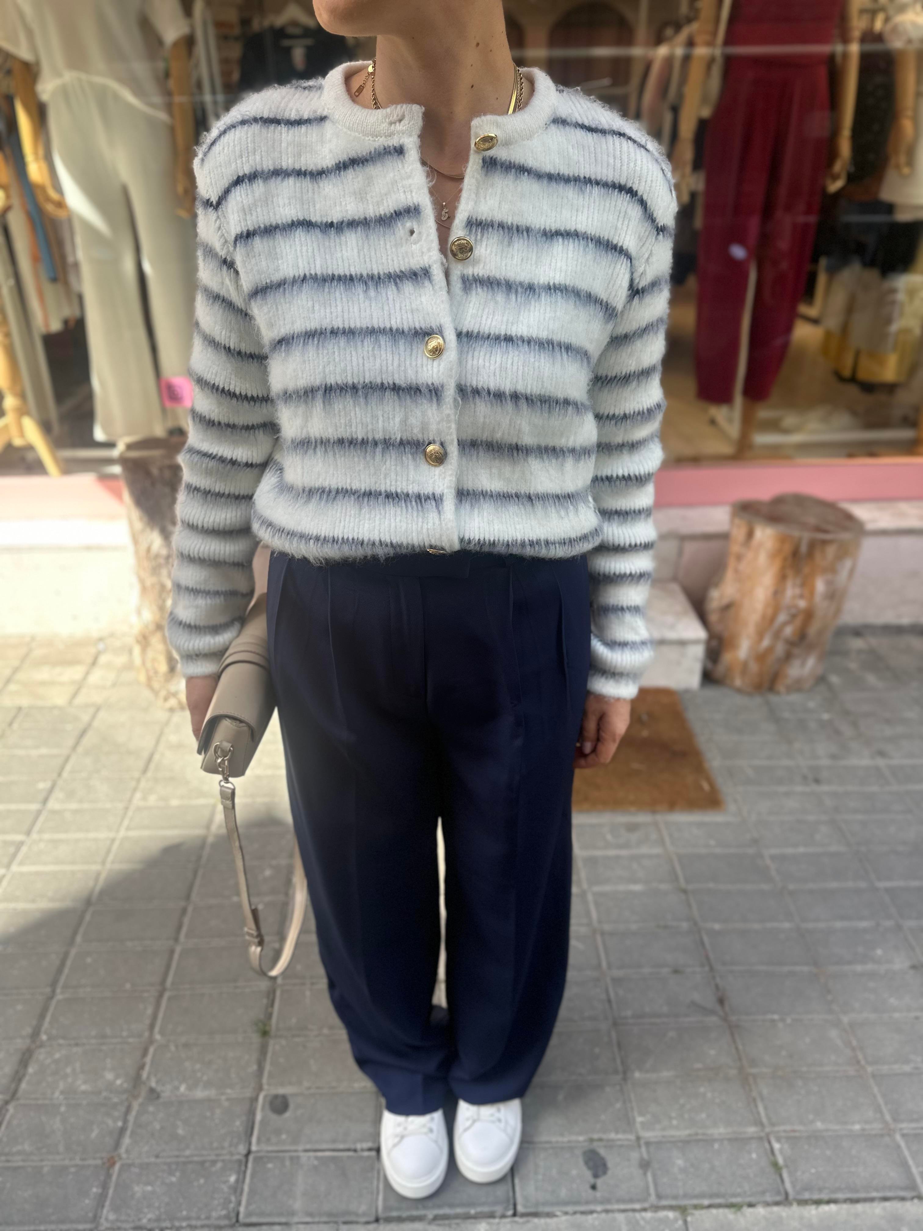 Beyaz Lacivert Çizgili Hırka
