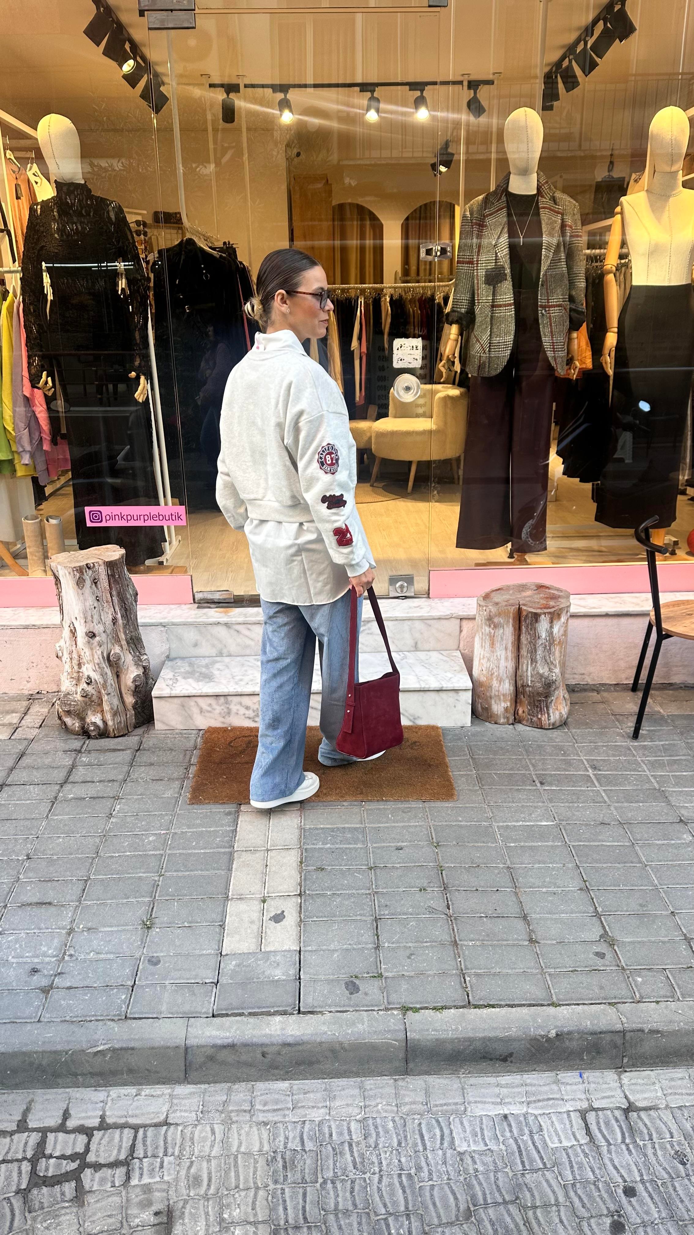 Beyaz Yazılı Sweatshirt