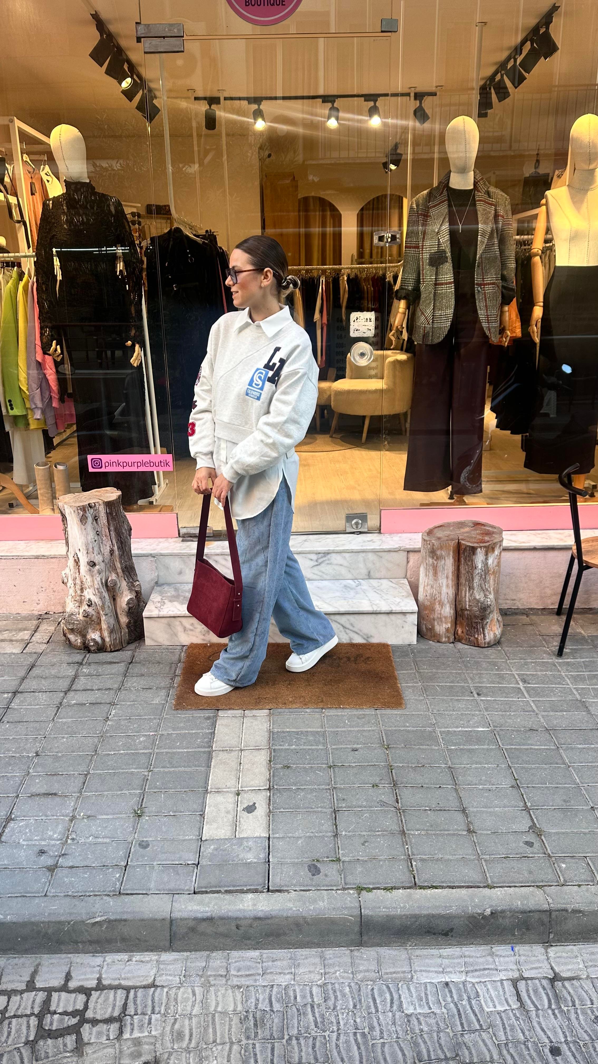 Beyaz Yazılı Sweatshirt