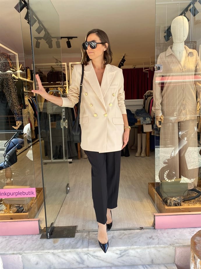 Gold Düğmeli Ekru Blazer