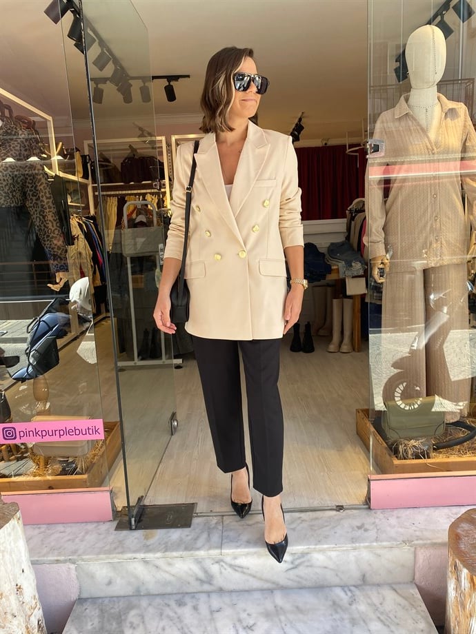Gold Düğmeli Ekru Blazer