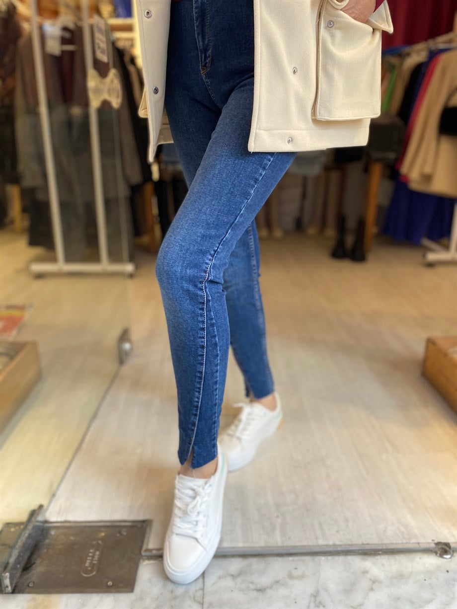 Paça Detaylı Koyu Mavi Jean