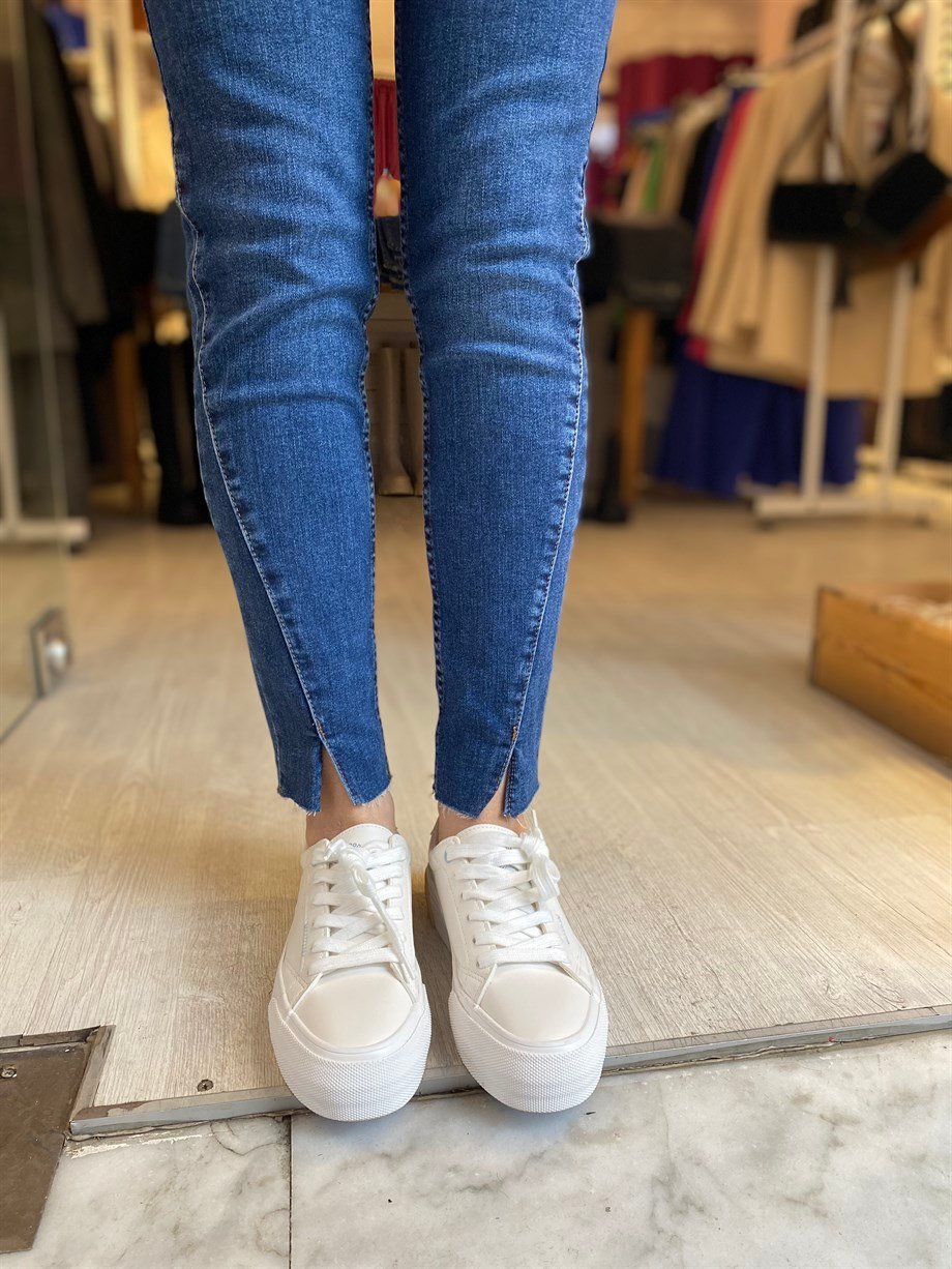 Paça Detaylı Koyu Mavi Jean