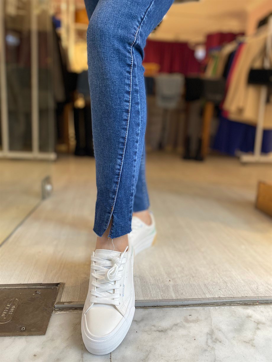 Paça Detaylı Koyu Mavi Jean