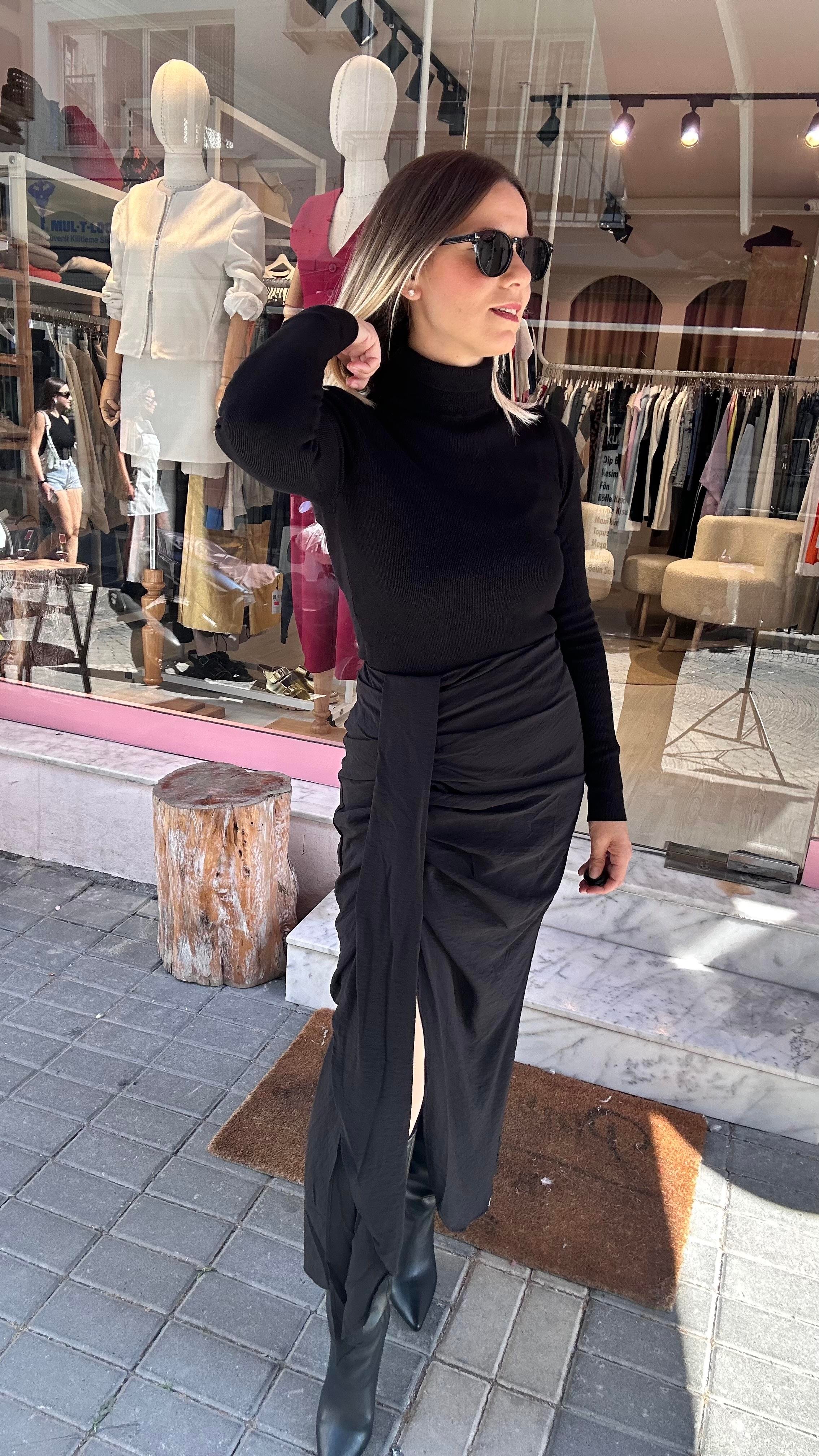Siyah Büzgülü Etek