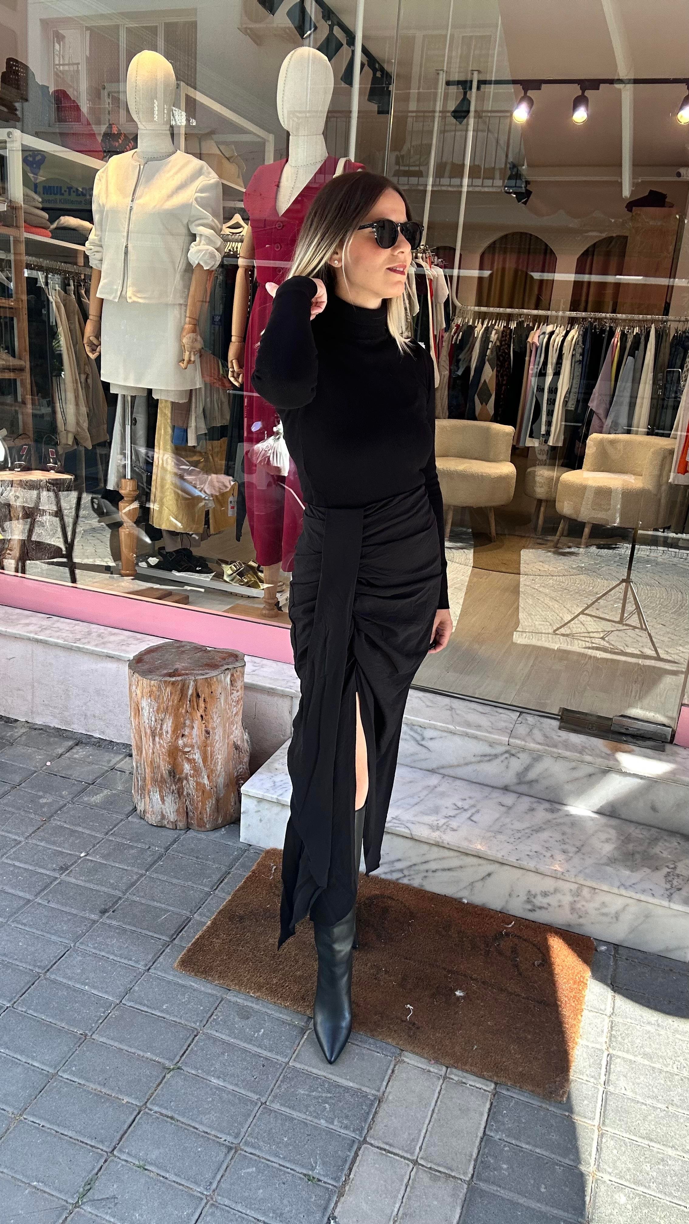 Siyah Büzgülü Etek
