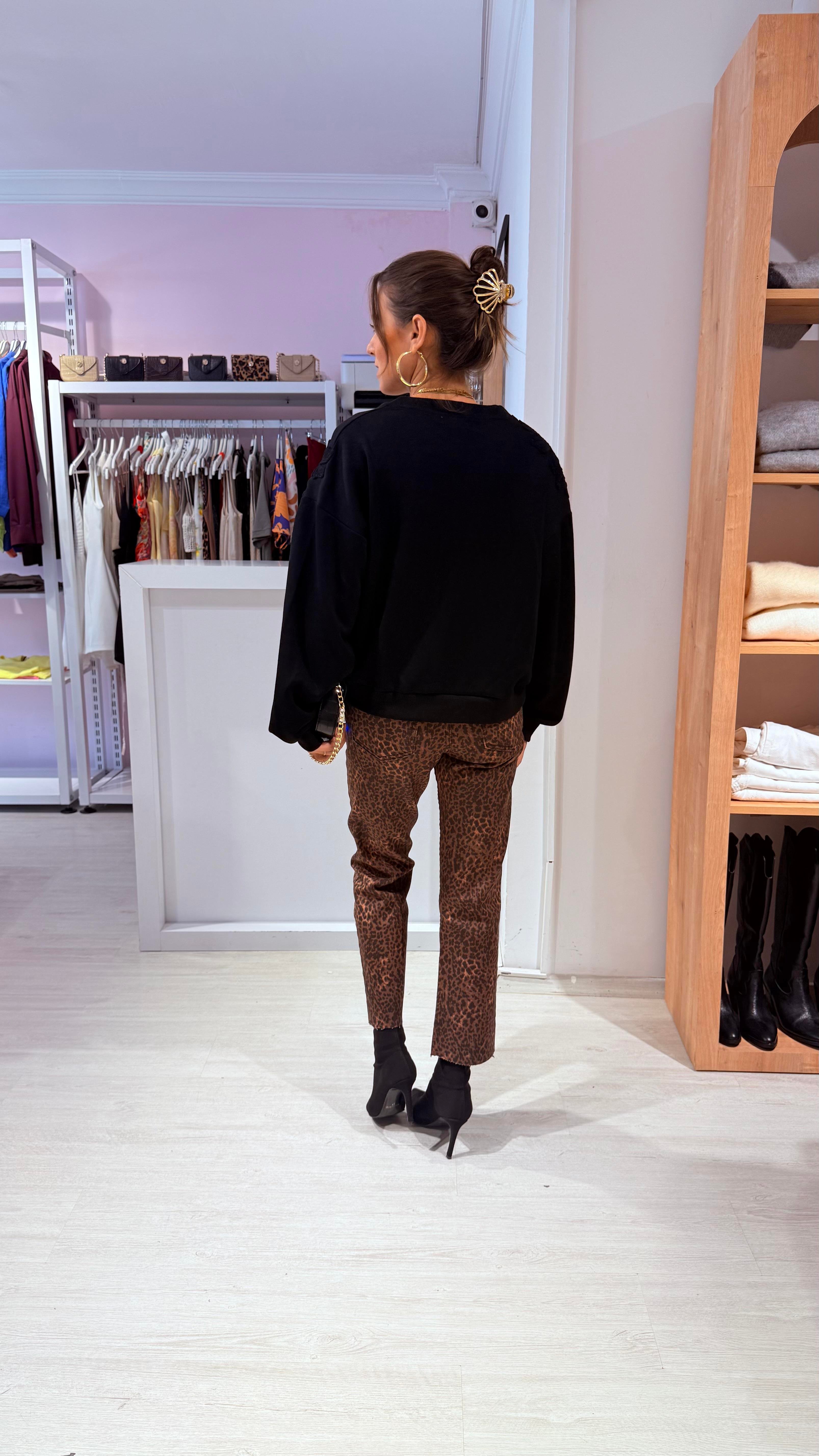 Siyah Çiçek Motifli Sweatshirt