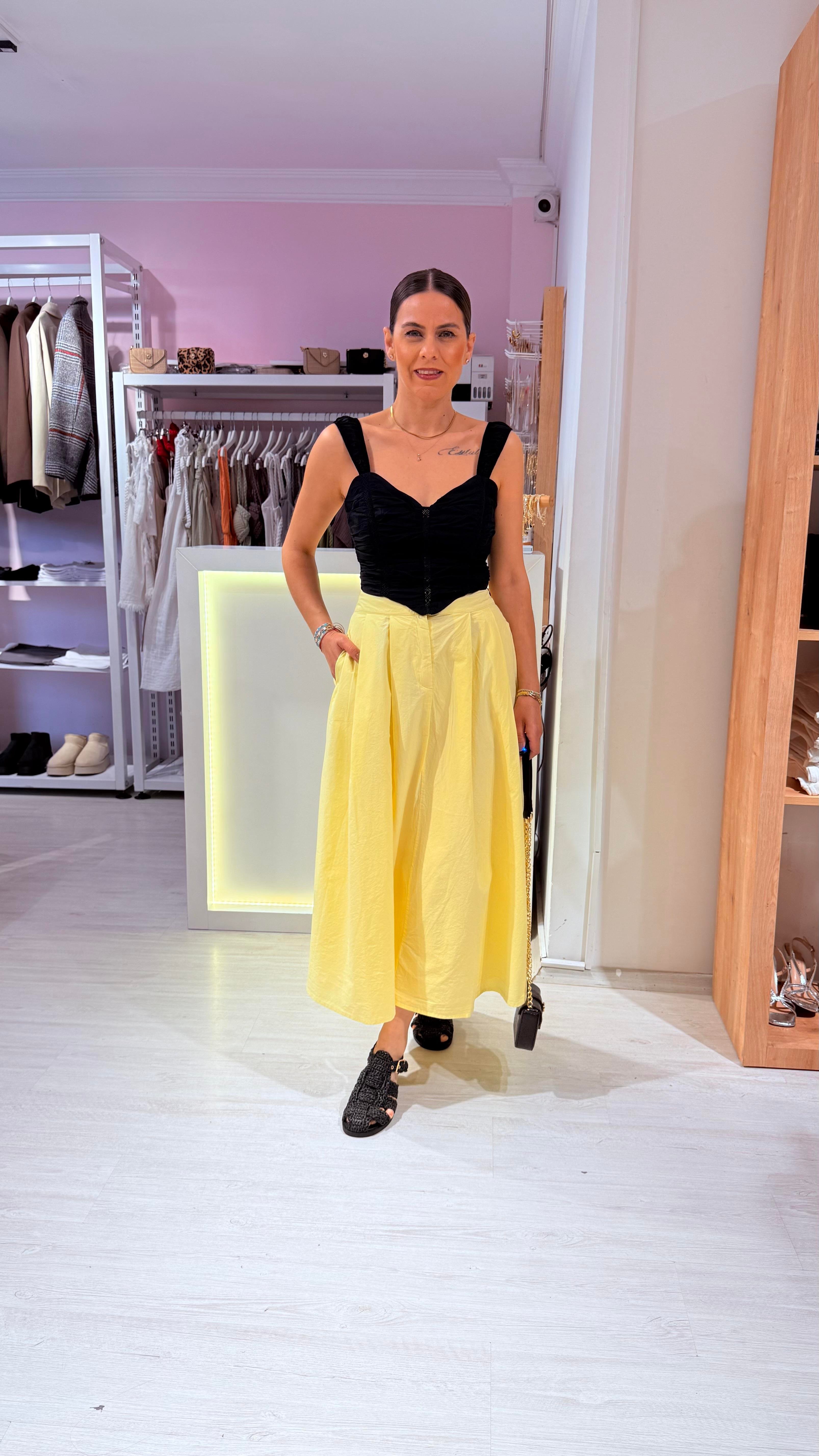 Siyah Korse Crop