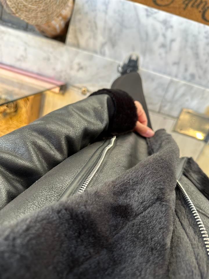 Siyah Kürklü Ceket