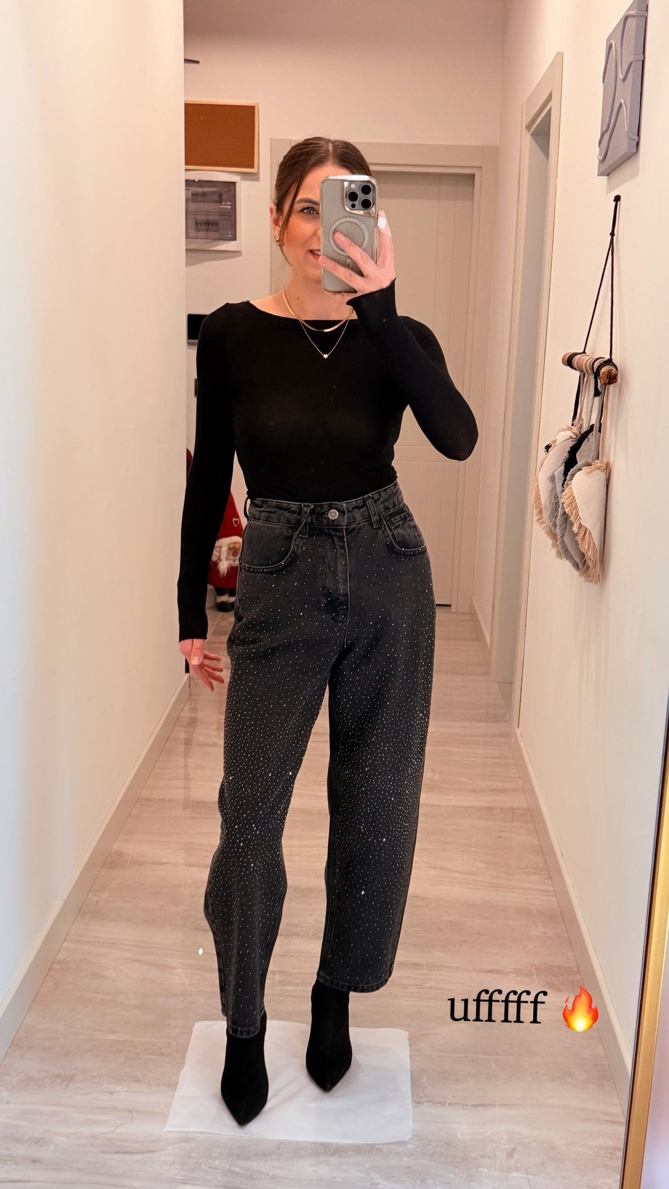 Siyah Minimal Taşlı Jean