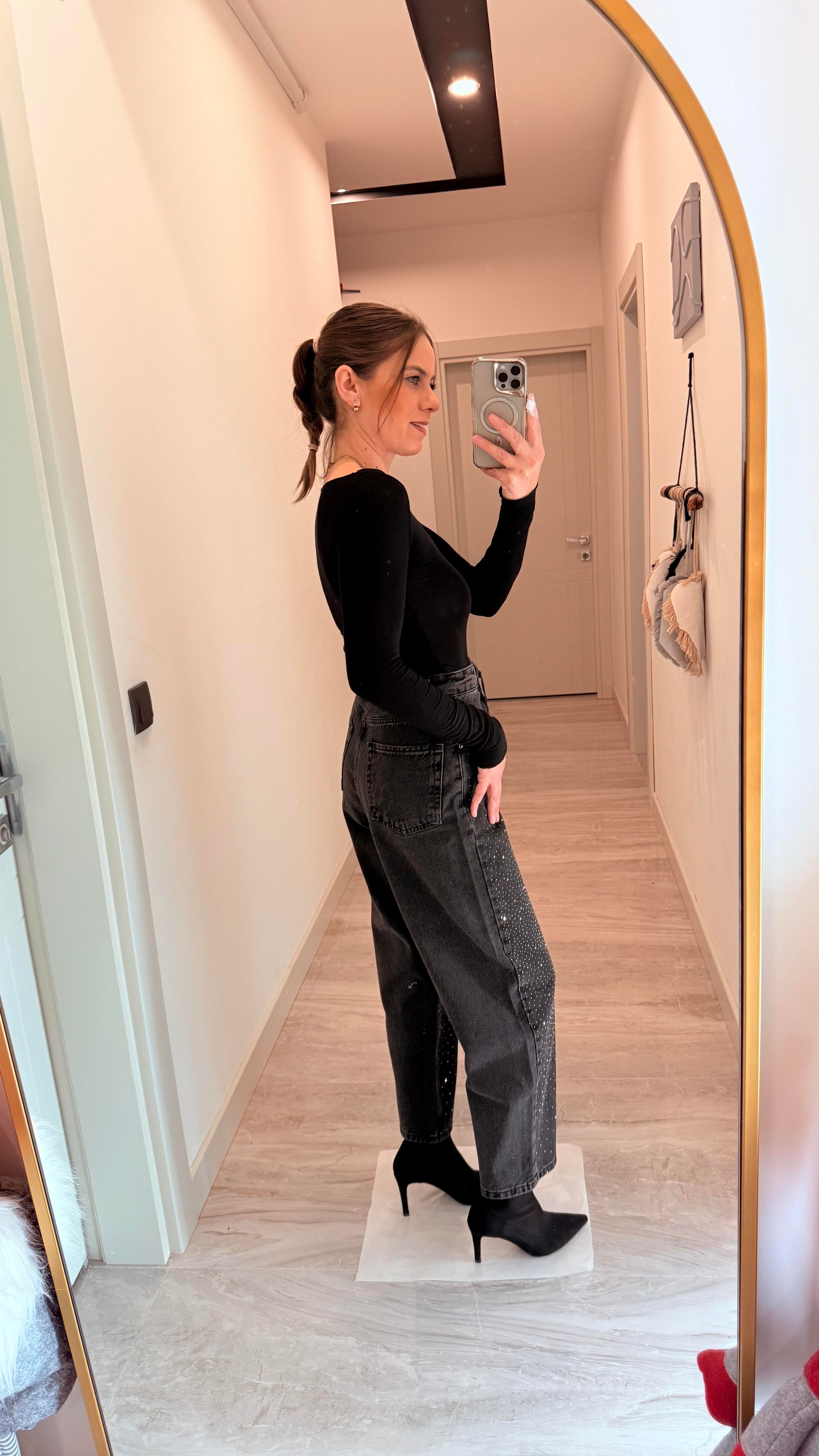 Siyah Minimal Taşlı Jean