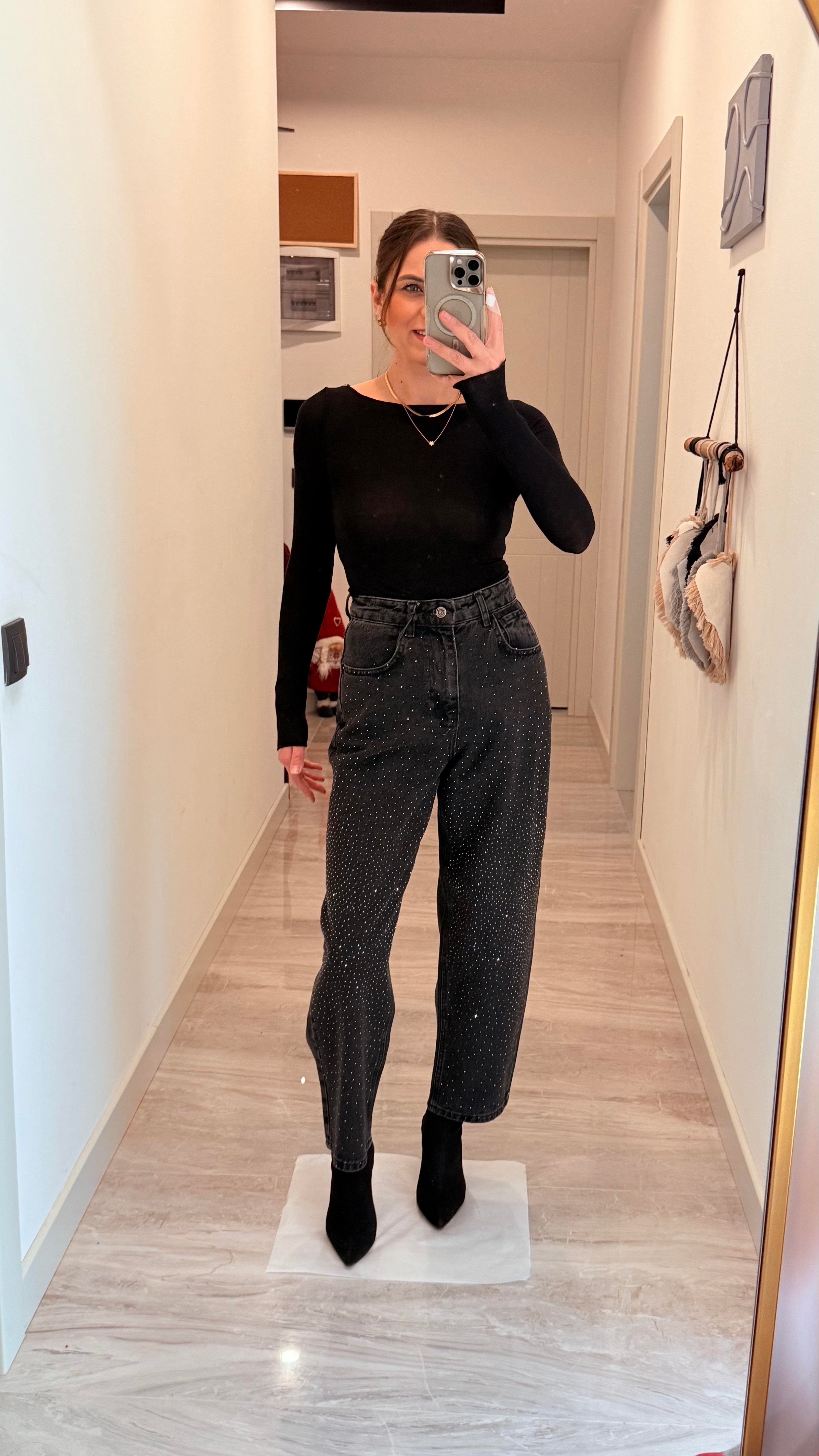 Siyah Minimal Taşlı Jean