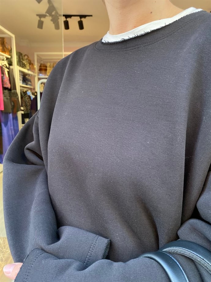 Siyah Pisi Yaka Sweatshirt