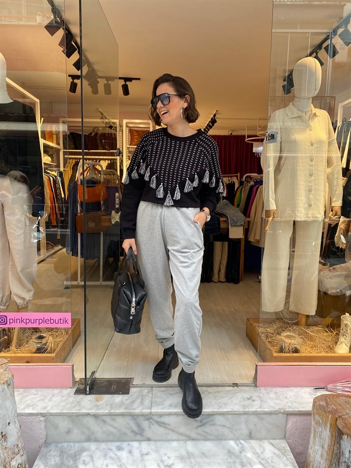 Siyah Püsküllü Kısa Sweatshirt