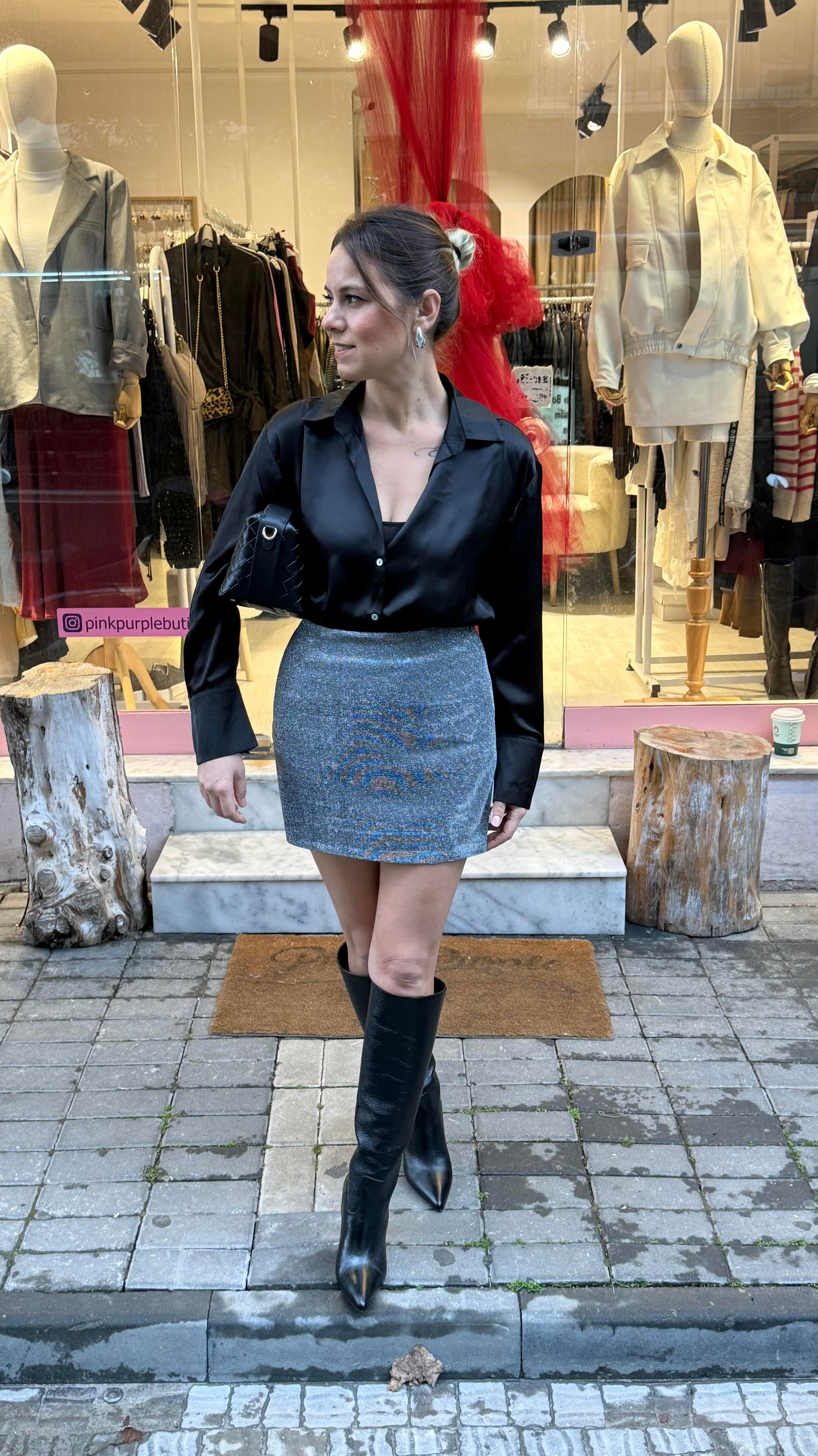 Siyah Saten Gömlek
