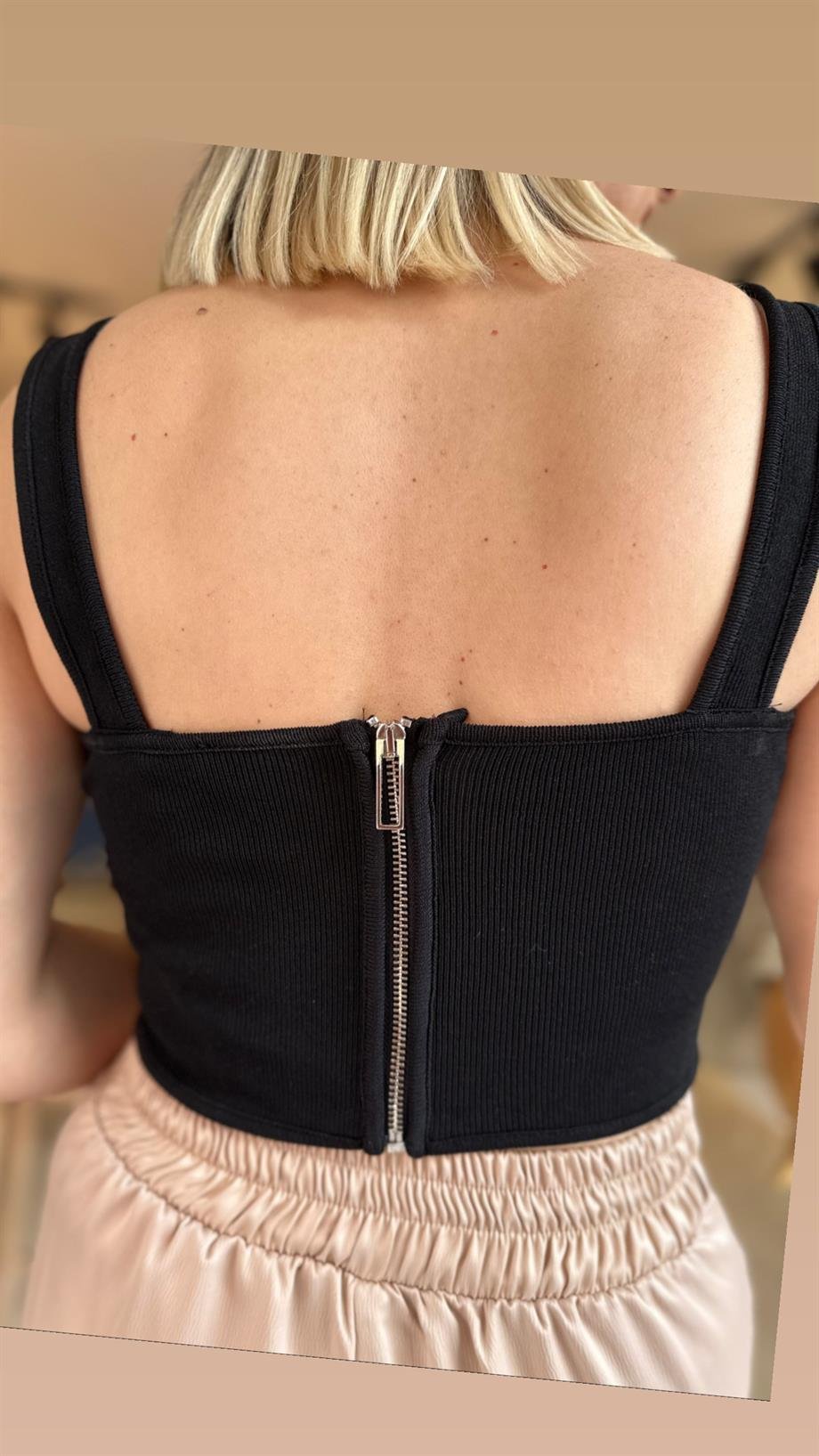 Siyah Sırtı Fermuarlı Crop