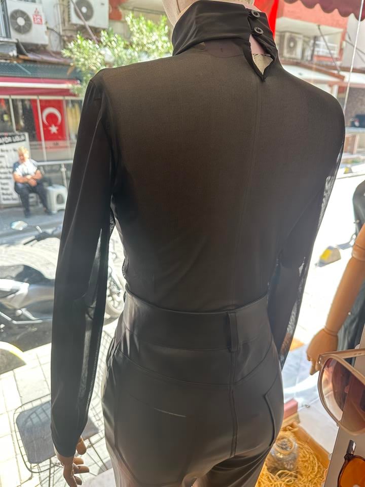 Siyah Taşlı Tül Bluz