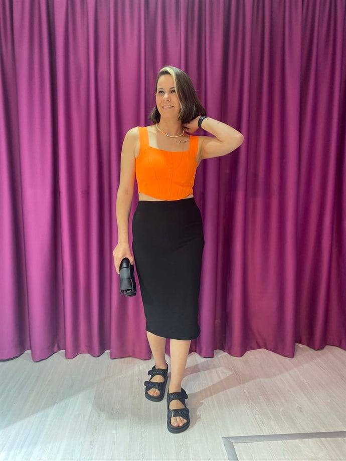 Turuncu Korse Model Crop