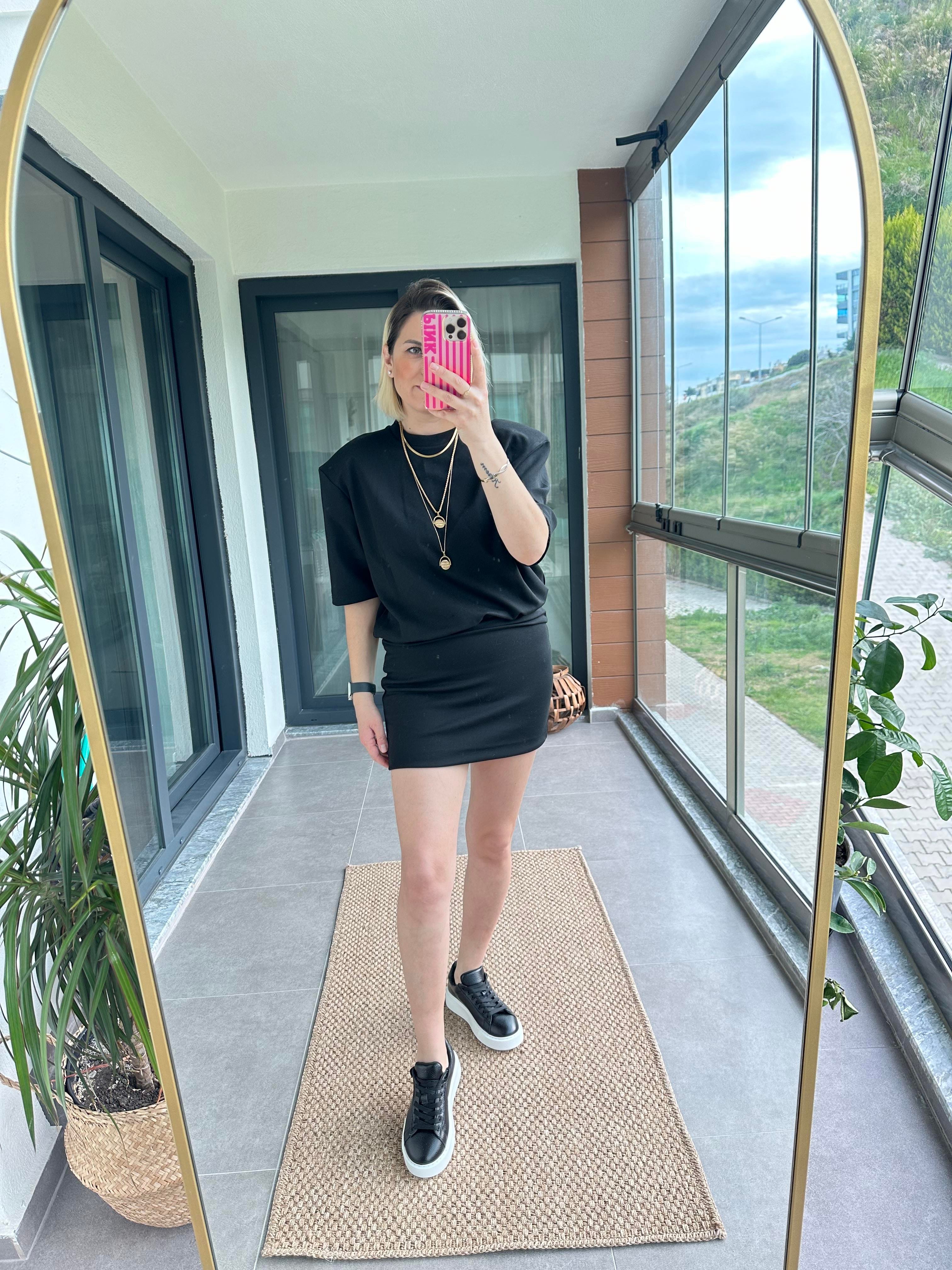 Vatkalı Mini Siyah Elbise