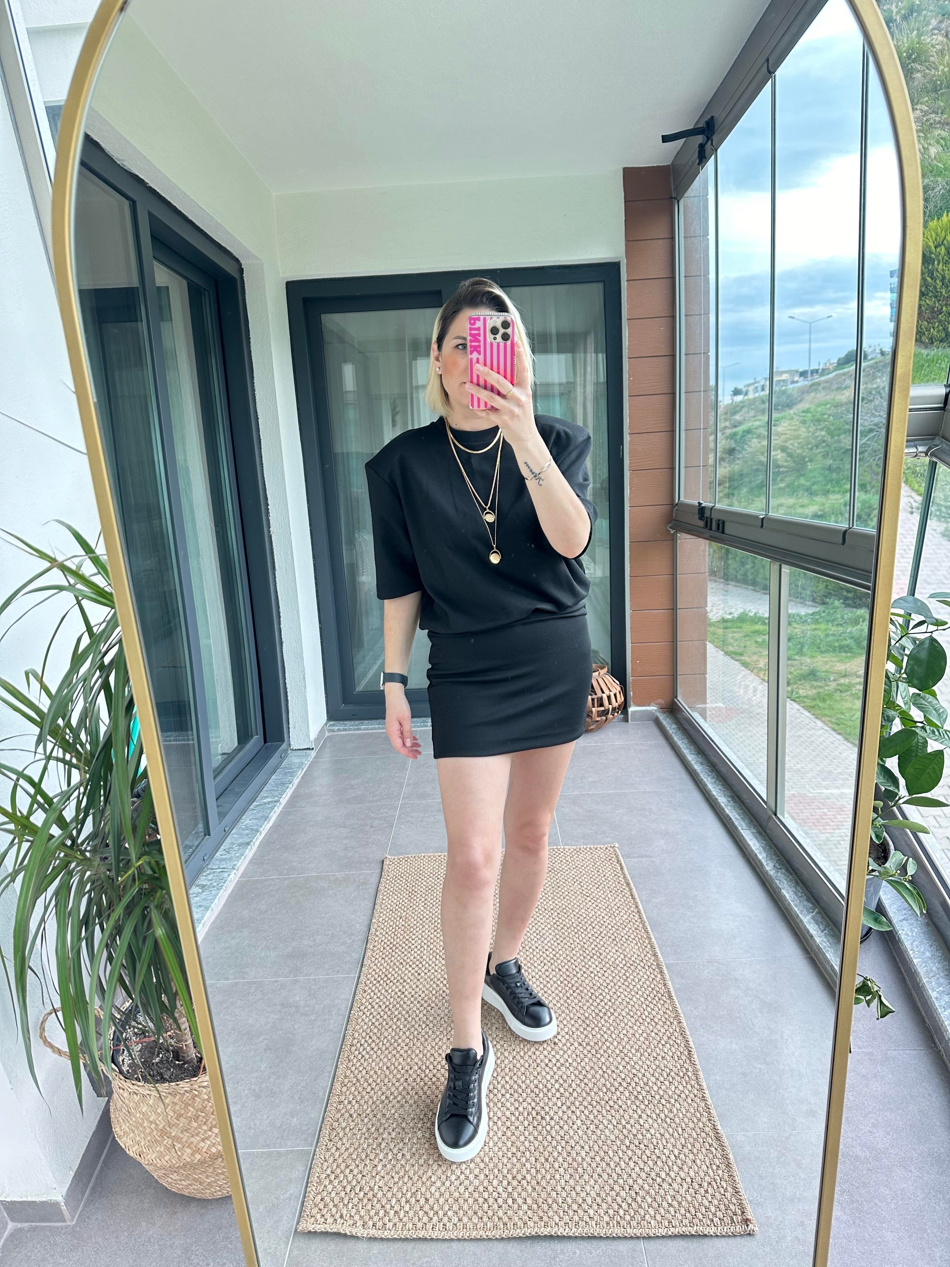 Vatkalı Mini Siyah Elbise