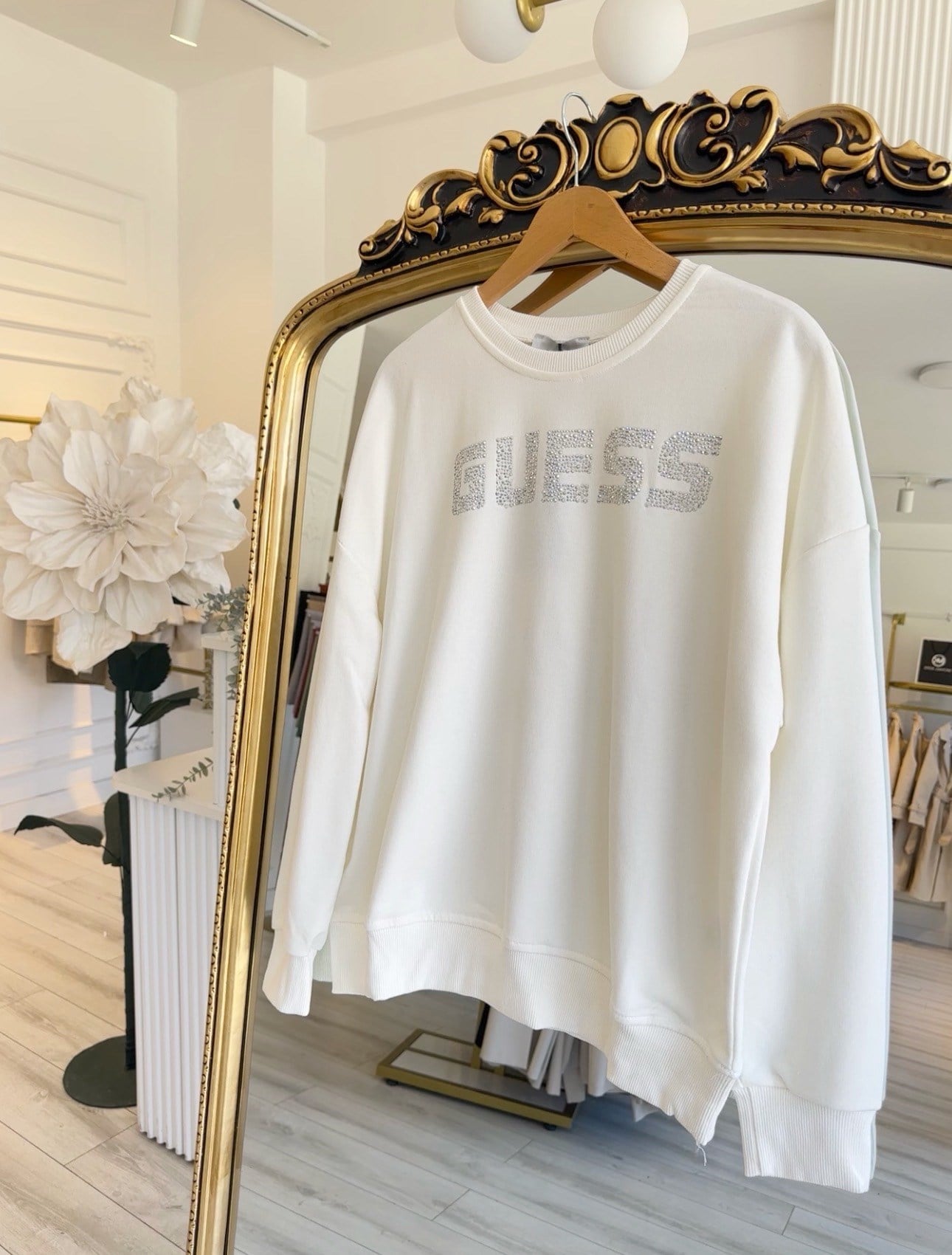 Guess İşlemeli Beyaz Sweatshirt