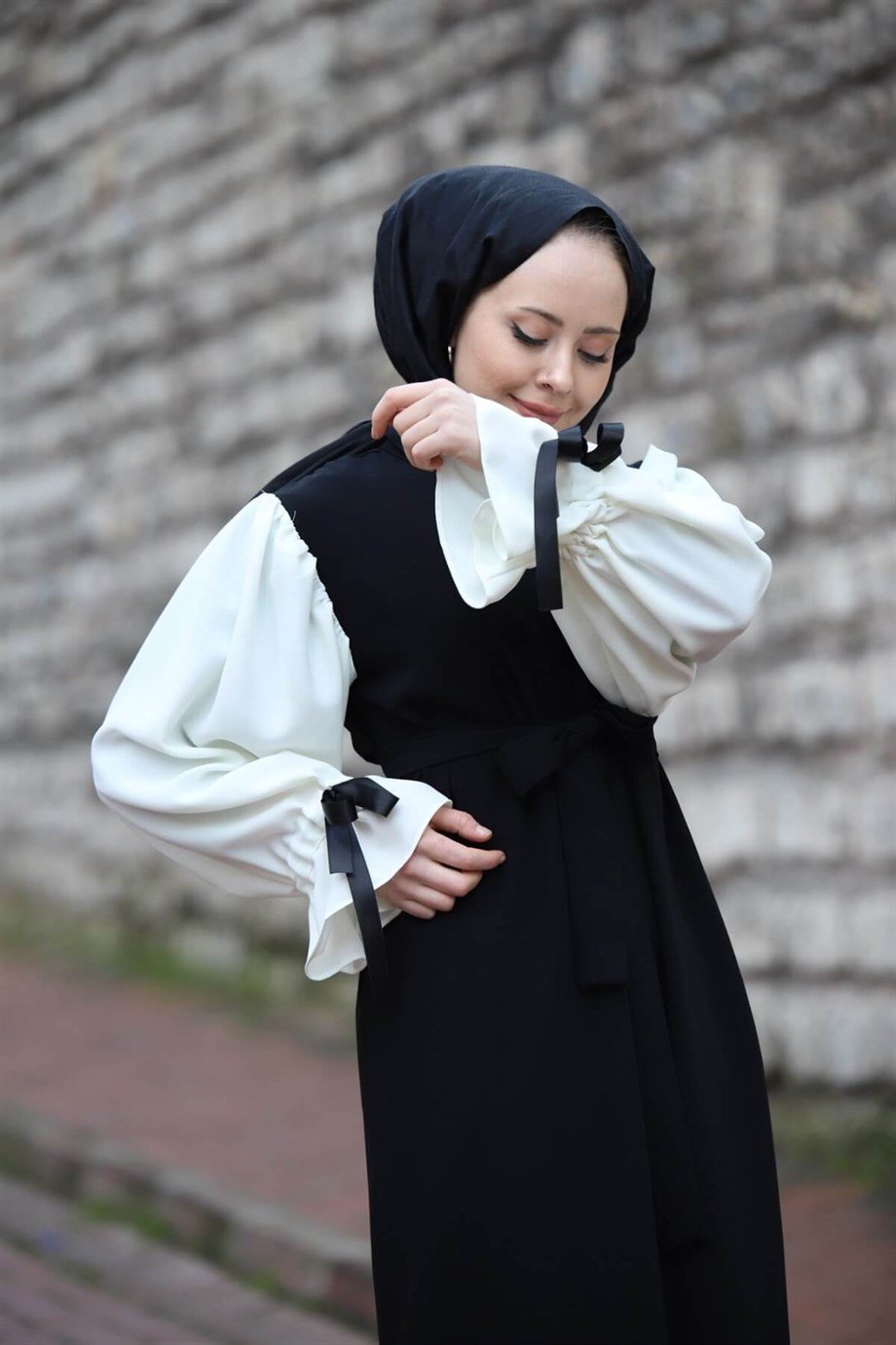 Kendinden Kemerli Siyah Elbise