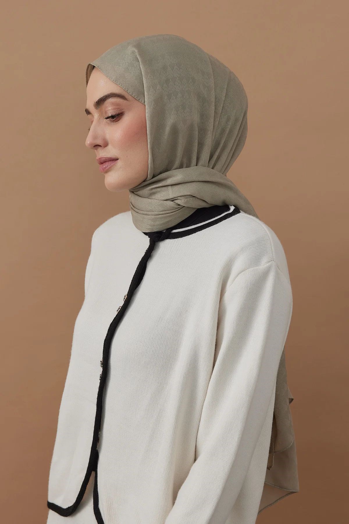 Soft Jakar Üçgen Desen Şal Antik Bej