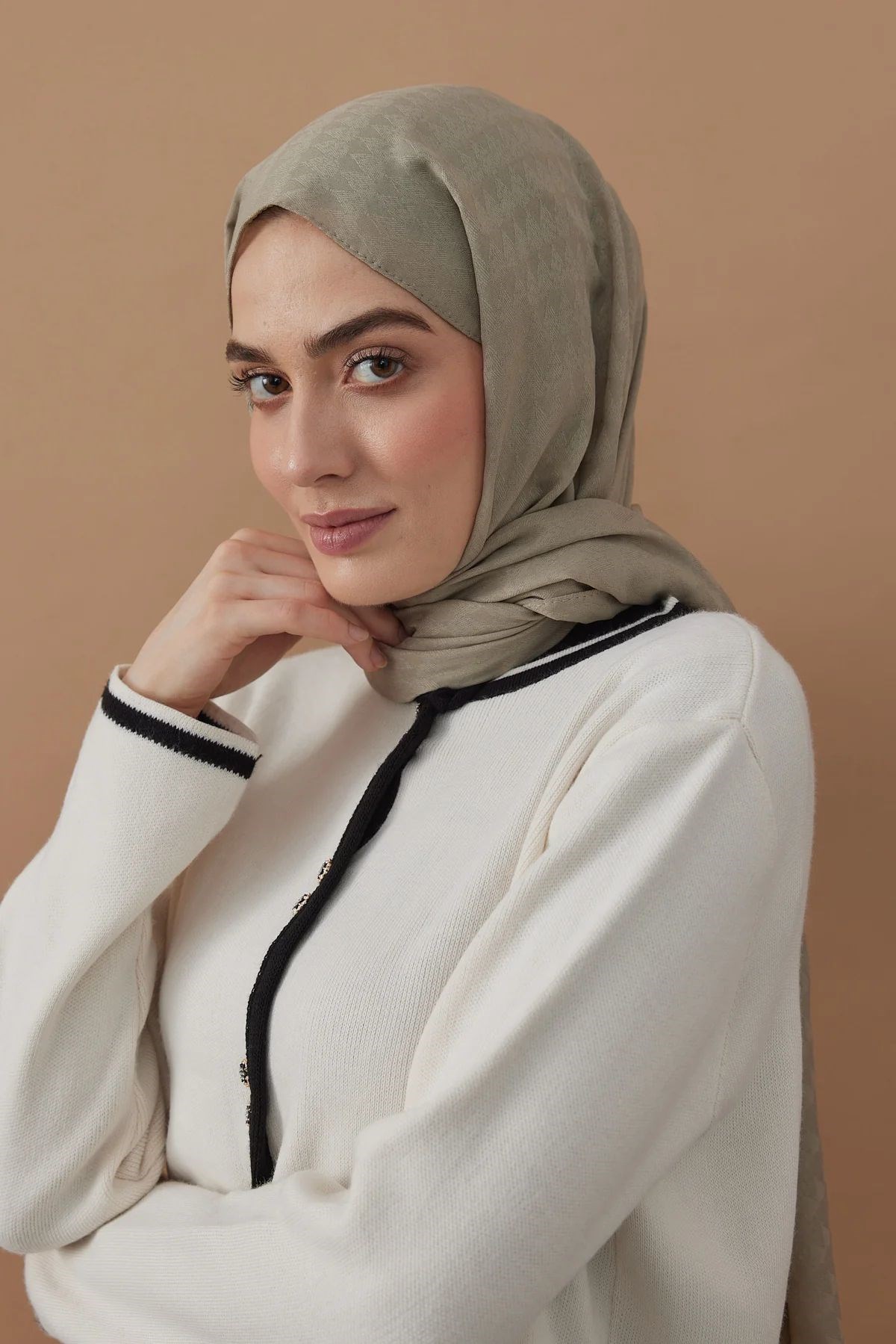 Soft Jakar Üçgen Desen Şal Antik Bej