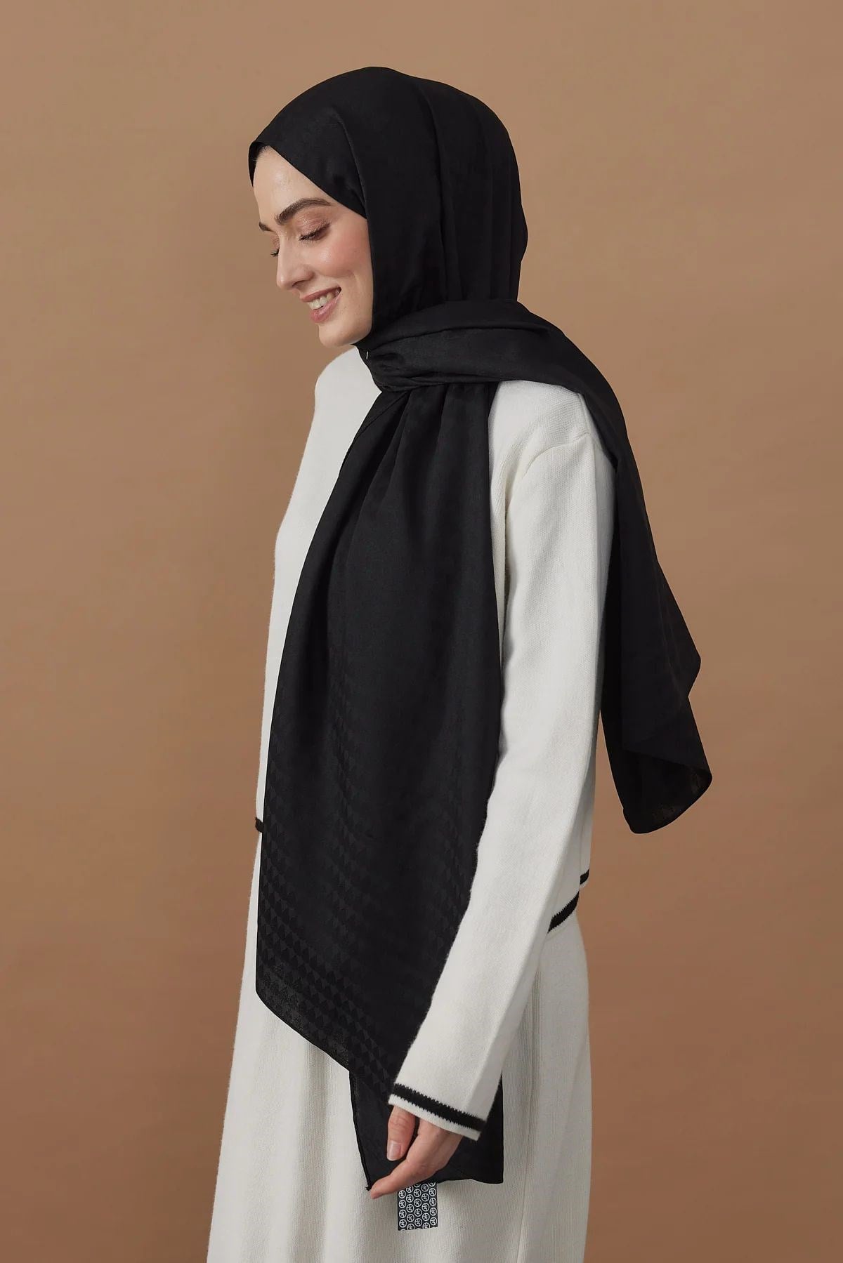 Soft Jakar Üçgen Desen Şal Siyah