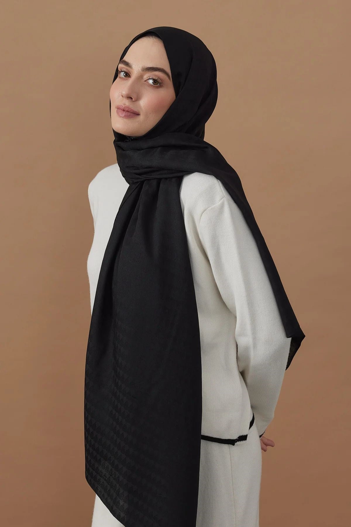 Soft Jakar Üçgen Desen Şal Siyah