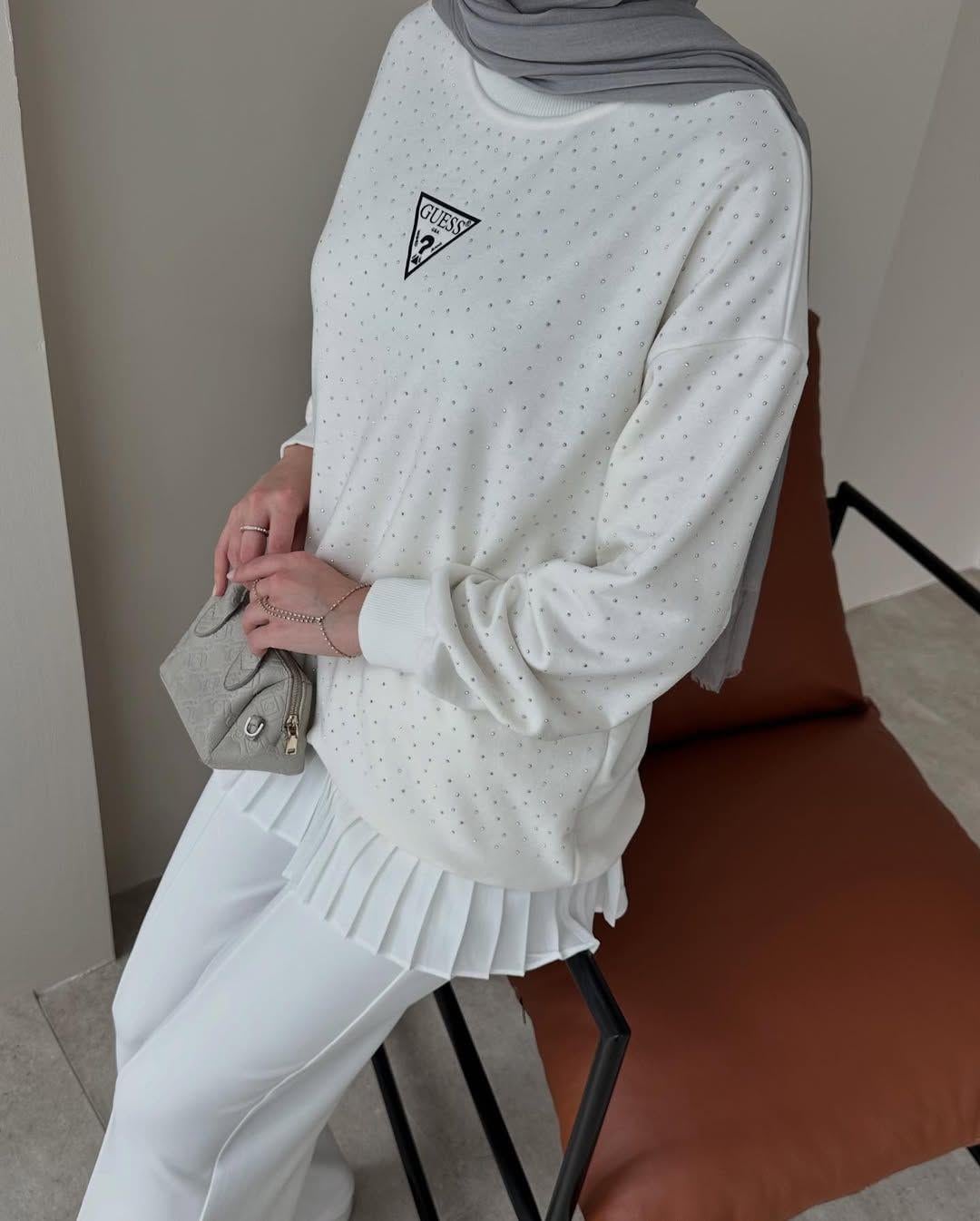 Taş Detaylı Oversize Sweatshirt – Beyaz