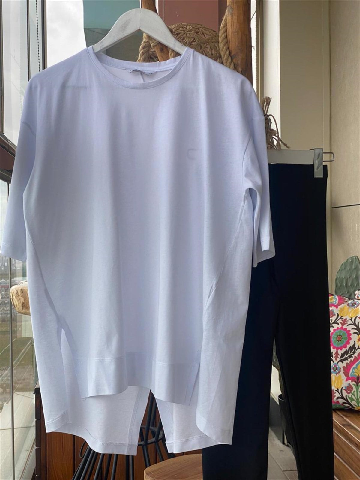 Arkası Yırtmaçlı Tunik Salaş  Tshirt (BEYAZ)